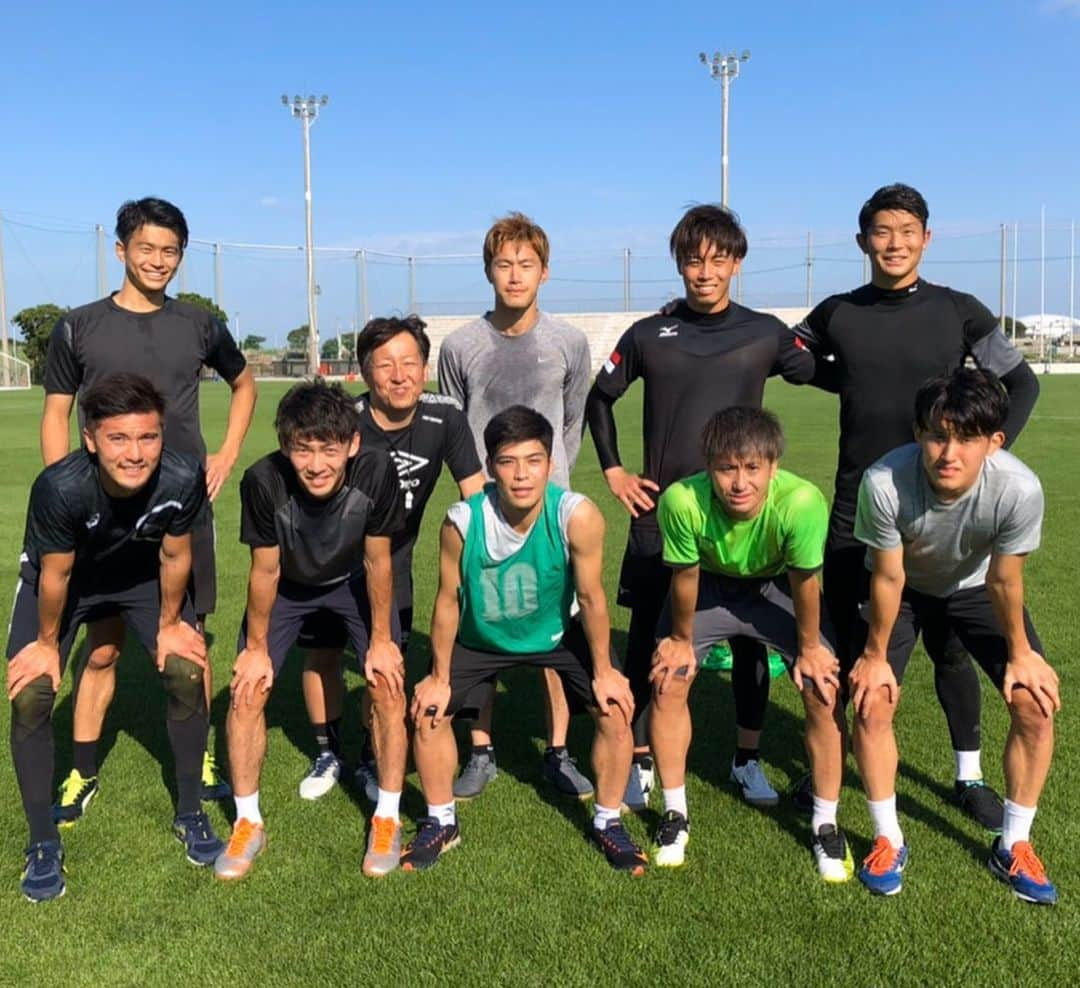 山ノ井拓己さんのインスタグラム写真 - (山ノ井拓己Instagram)「沖縄キャンプやりきったどー！ 🦍⚽️💪 一緒にトレーニングしてくださった選手、スタッフの皆さんありがとうございました！ 来シーズンピッチ上で再会出来るように頑張ります！ たかきくんアビスパでも宜しくお願いします🐝⚽️ #沖縄  #自主トレキャンプ  #2020年シーズン  #やってやるぞーーー  #🔥🔥🔥」12月28日 17時15分 - takumi_yamanoi