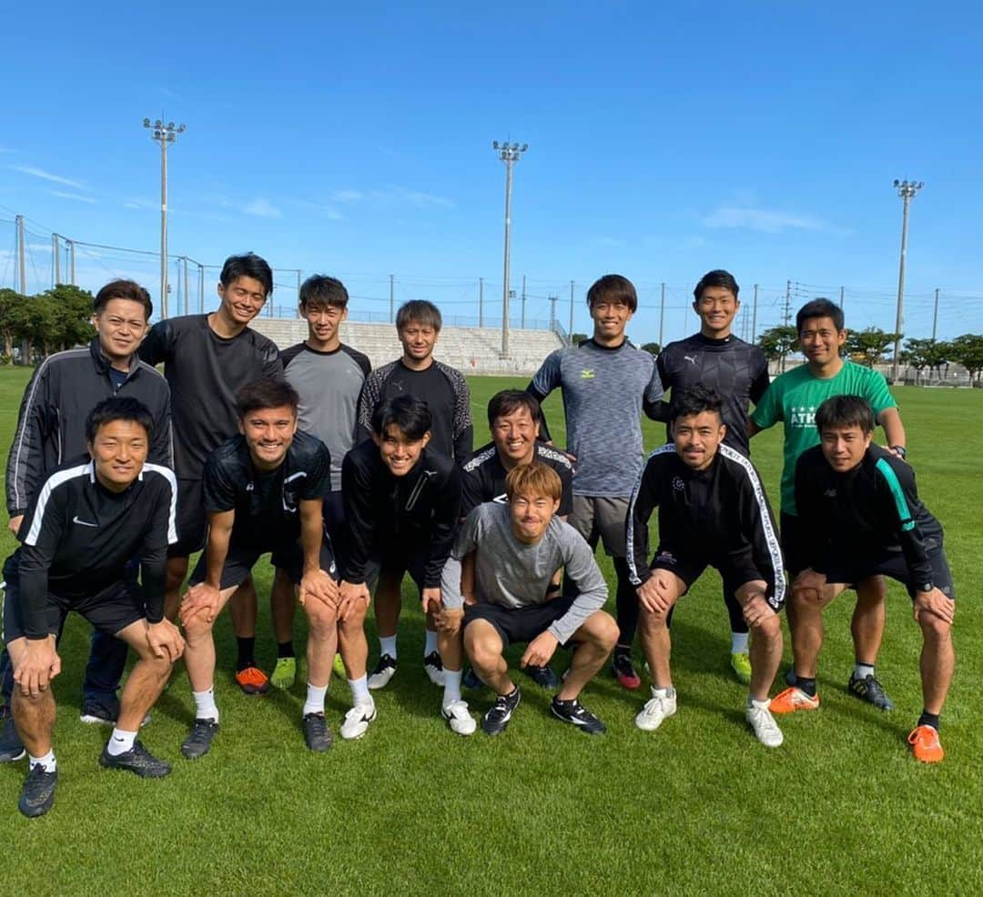 山ノ井拓己のインスタグラム：「沖縄キャンプやりきったどー！ 🦍⚽️💪 一緒にトレーニングしてくださった選手、スタッフの皆さんありがとうございました！ 来シーズンピッチ上で再会出来るように頑張ります！ たかきくんアビスパでも宜しくお願いします🐝⚽️ #沖縄  #自主トレキャンプ  #2020年シーズン  #やってやるぞーーー  #🔥🔥🔥」