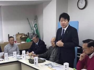 足立康史さんのインスタグラム写真 - (足立康史Instagram)「今日は、本年最後となる日本維新の会・大阪維新の会茨木市支部の役員会。明年４月の茨木市長選・市議補選に向けた大方針を決議し、市議団と役員の皆様そして松本府議とわたくしの四者が一致団結して「茨木の次↑をつくる」ために闘い抜くことを決議することがが出来ました。私が同志の皆様にお願いしたことは、党や議員のためでなく、どこまでも愛する茨木のために、地域のために働き抜くことです。微塵でも「私心」「二心」がでたら負け。精進し抜いてまいります！  私心なく　二心なく　団結し 　茨木のため　未来のために」12月28日 15時56分 - adachiyasushi