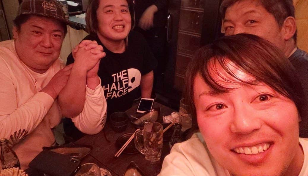 石川修司のインスタグラム：「昨日は謎の集会でした。 みなさんの活躍に力をもらえますね。 馬肉最高！ #巨人のグルメ」
