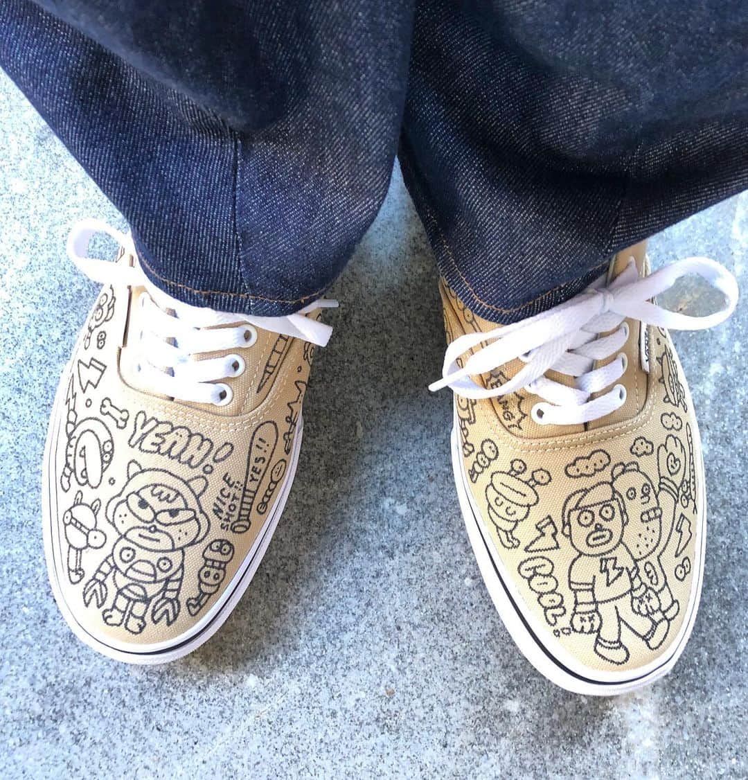 伊藤準規のインスタグラム：「最高の仕上がり🔥 #3land #design #pharmacycoffeelab #cafe #vans #era #yeah #cool #yes #niceshot #bang #j」