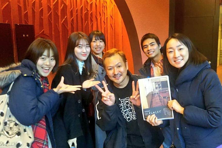 重松隆志さんのインスタグラム写真 - (重松隆志Instagram)「今日も愉快な仲間たちが来てくれました！ありがとーございます✨ 残り２公演。楽しみます‼️ #ほしぞらのしたで #リスプロデュース #東京芸術劇場 #舞台 #役者 #重松隆志」12月28日 16時16分 - shige_man_