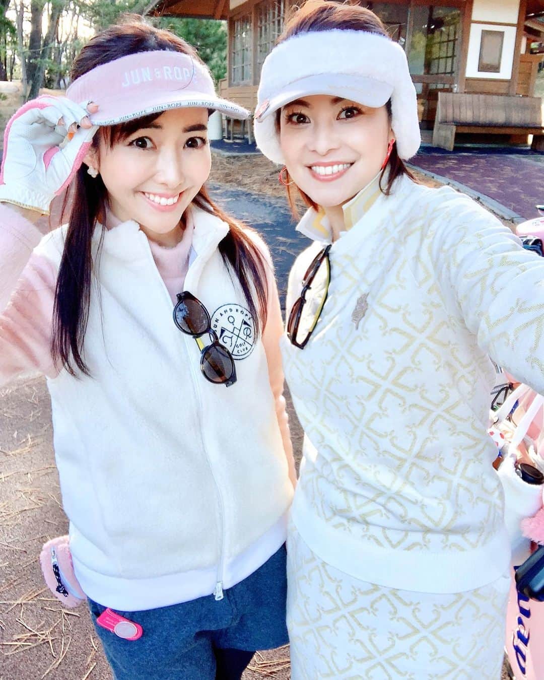 吉田玲奈さんのインスタグラム写真 - (吉田玲奈Instagram)「昨日は久しぶりのゴルフ⛳️大洗の松とバンカーの洗礼を受け、凹みましたが😭楽しいメンバーと可愛いあゆ美ちゃんに癒されました💕ありがとうございました✨  #ゴルフ女子 #beamsgolf #junandrope #eyevol  #callawaygolf  #pinggolf  #オデッセイパター  #ゴルフウエア＃ゴルフウェアコーデ #冬ゴルフ #松が迫り出しているコース #バンカーの砂 #松林に苦戦 #美しいコース #海が見えるコース#茨城県#大洗ゴルフ倶楽部 #セントフォース #松本あゆ美 #吉田玲奈 #女子アナゴルフ #reinagolf」12月28日 16時17分 - reina.yoshida.ciel.1218