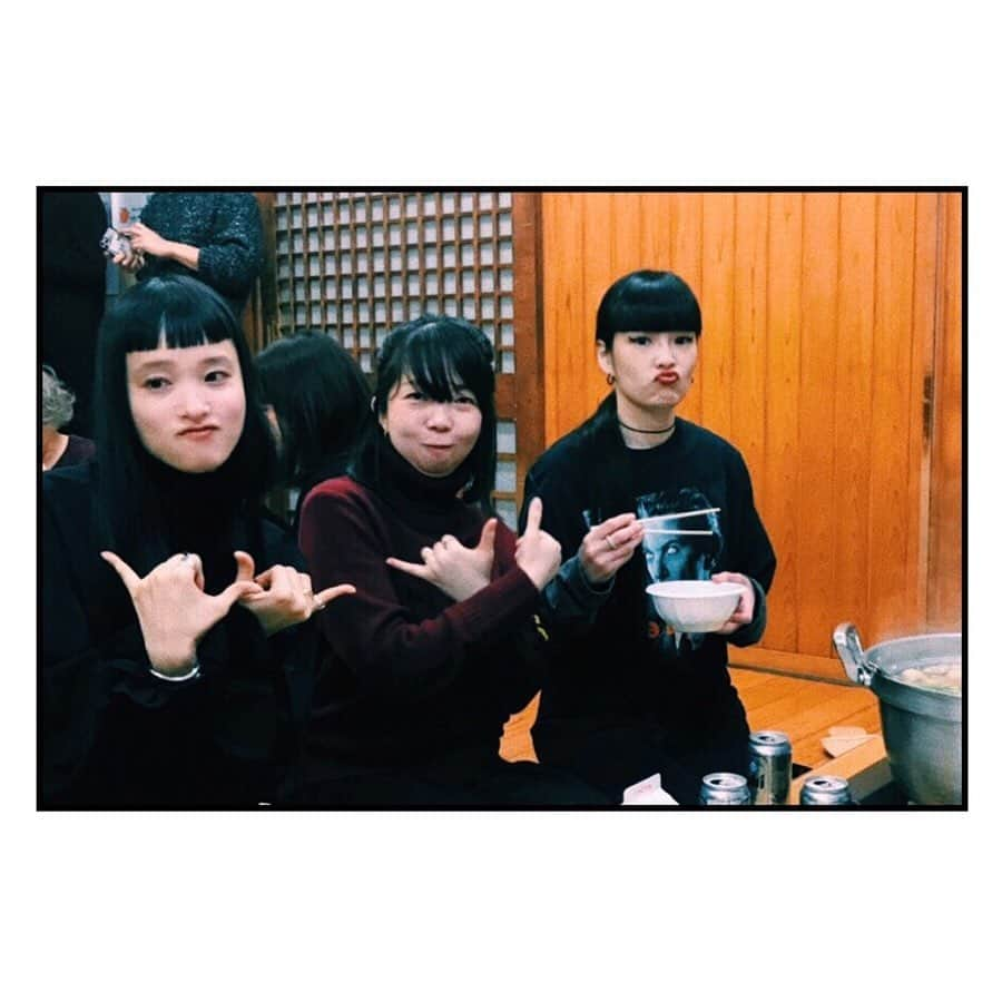 板橋よしえさんのインスタグラム写真 - (板橋よしえInstagram)「#梢家 のみんなと九重部屋のお餅つき🍡へ 5種類のお餅も九重部屋特製ちゃんこ鍋もとてつもなく美味しかったです～。しあわせ･･･。 みんなでお揃いの法被を着て餅つきを体験をさせてもらったり！楽しかった～～～😭✨ （みんなで声出し＆応援し合って部活みたい！な楽しさでした😂） 梢ちゃんお誘いしてくれて、どうもありがとう💕 良い年末の締め括りとなりました☺️🙏✨ また来年も梢家チームの集まり楽しみじゃーーー！！！」12月28日 16時11分 - candy_yoshie