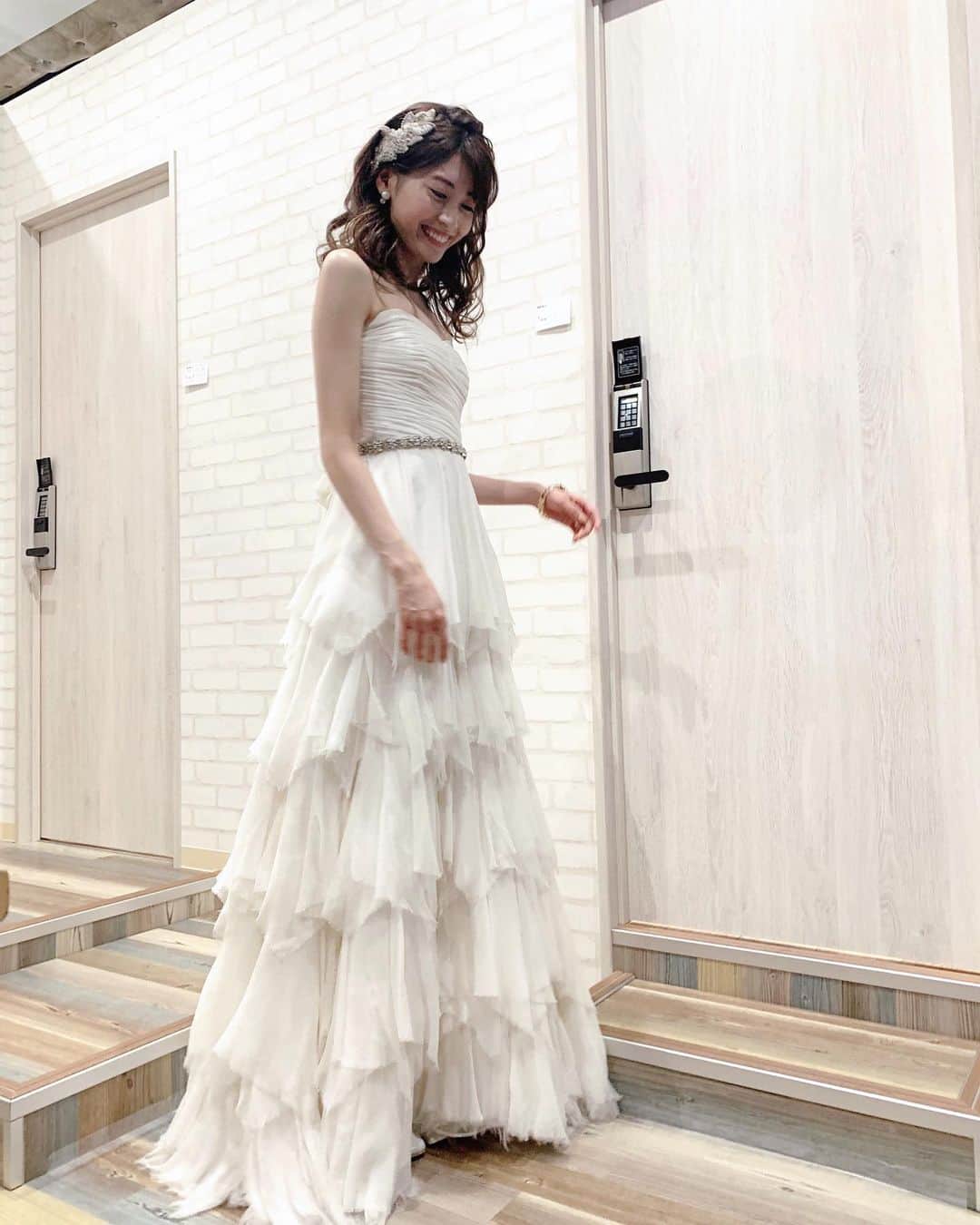 のインスタグラム：「ウエディング特化型ECサイト「CORDY」のWebCMに出演させていただいています👰🏻 幅広いアイテムやサービスから納得のいくものを選べる、いつでもどこでもおトクに結婚式準備ができるサイトです💐 ぜひチェックしてください♥︎ @cordy_wedding  #cordy #ウエディング革命」