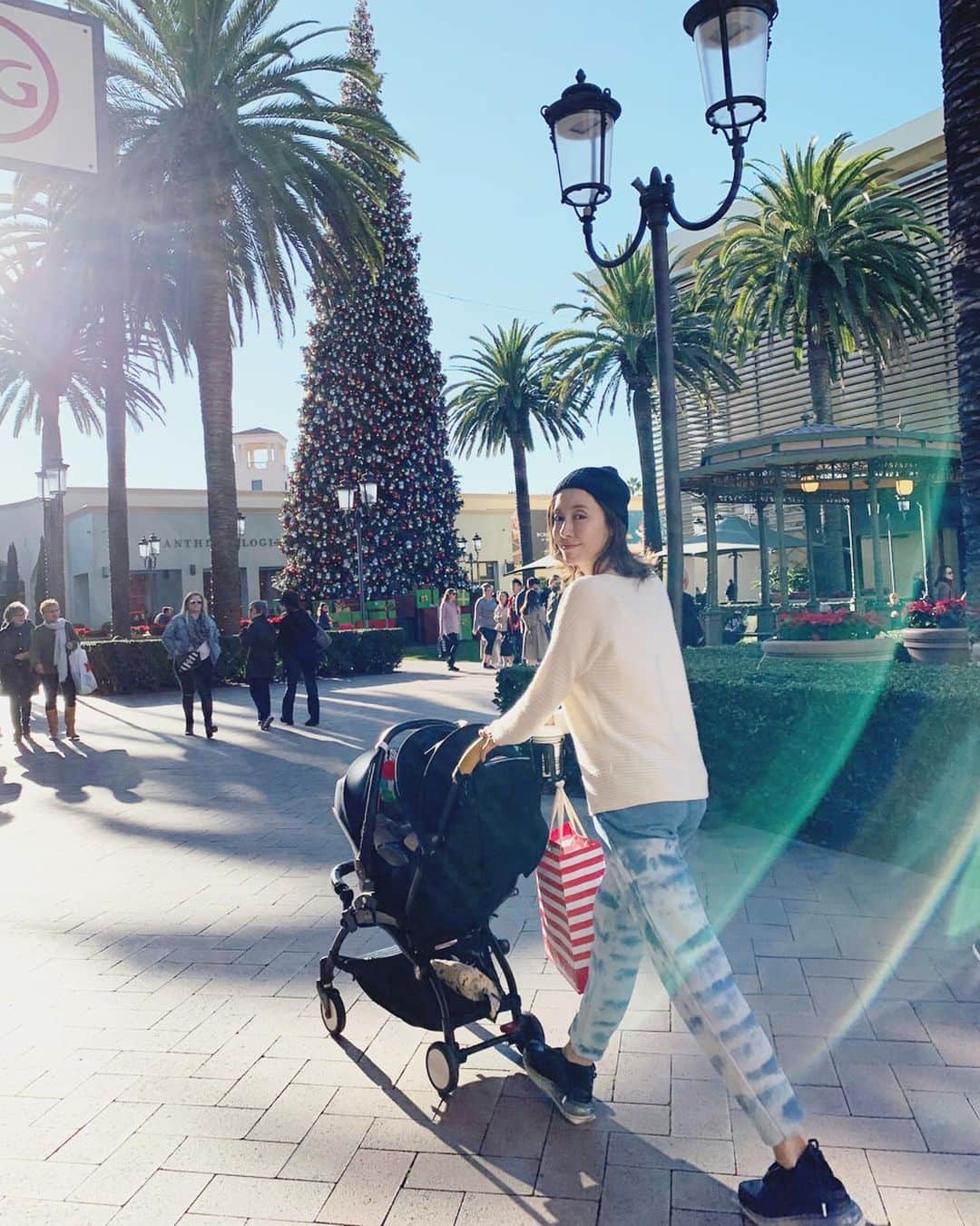 高木りなのインスタグラム：「Go shopping 🛍🌴 while🐣💤 #쇼핑 #아들은낮잠중 #お買い物 #次男くんはずっとお昼寝 #shopping #losangeles #california #momlife」