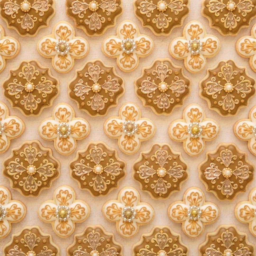 KUNIKAのインスタグラム：「🧸🍪🦉🍩🐿🥜🐒﻿🍂 ﻿ ﻿ ﻿  #artofkunika #sugarcookies #decoratedcookies #cookieart #decoratedsugarcookies #royalicing #royalicingcookies #cookiedecorating #customcookies #cookiesofinstagram #cookiedesign #cookieartist #instacookie #アイシングクッキー ﻿ ﻿」