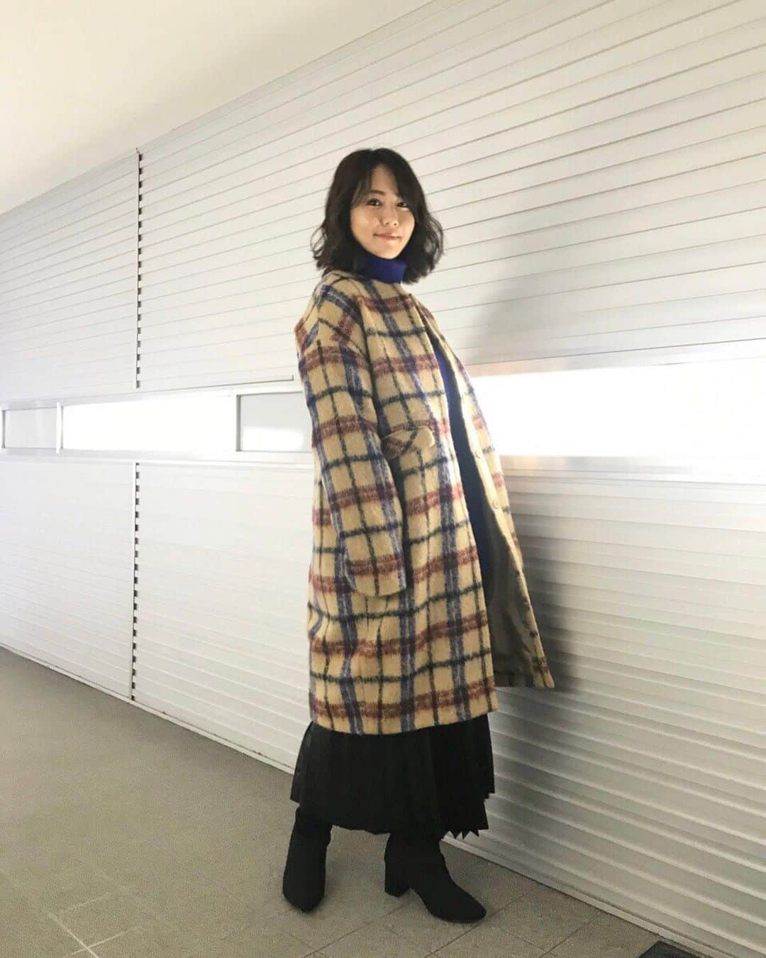 磯山さやかさんのインスタグラム写真 - (磯山さやかInstagram)「今日21時〜OA  フジテレビ 『世界ギャップ大調査！ベストワースト』の衣裳です！  スタジオ　・ ・ ワンピース @ruvieofficial ・ ・ ・ ロケ  コート、ニット @sono_official  イヤリング @roomx601」12月28日 16時40分 - sayakaisoyama