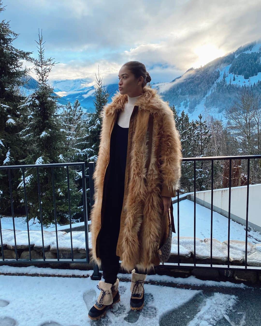 シャニーナ・シャイクのインスタグラム：「Let it snow , let it snow ❄️」