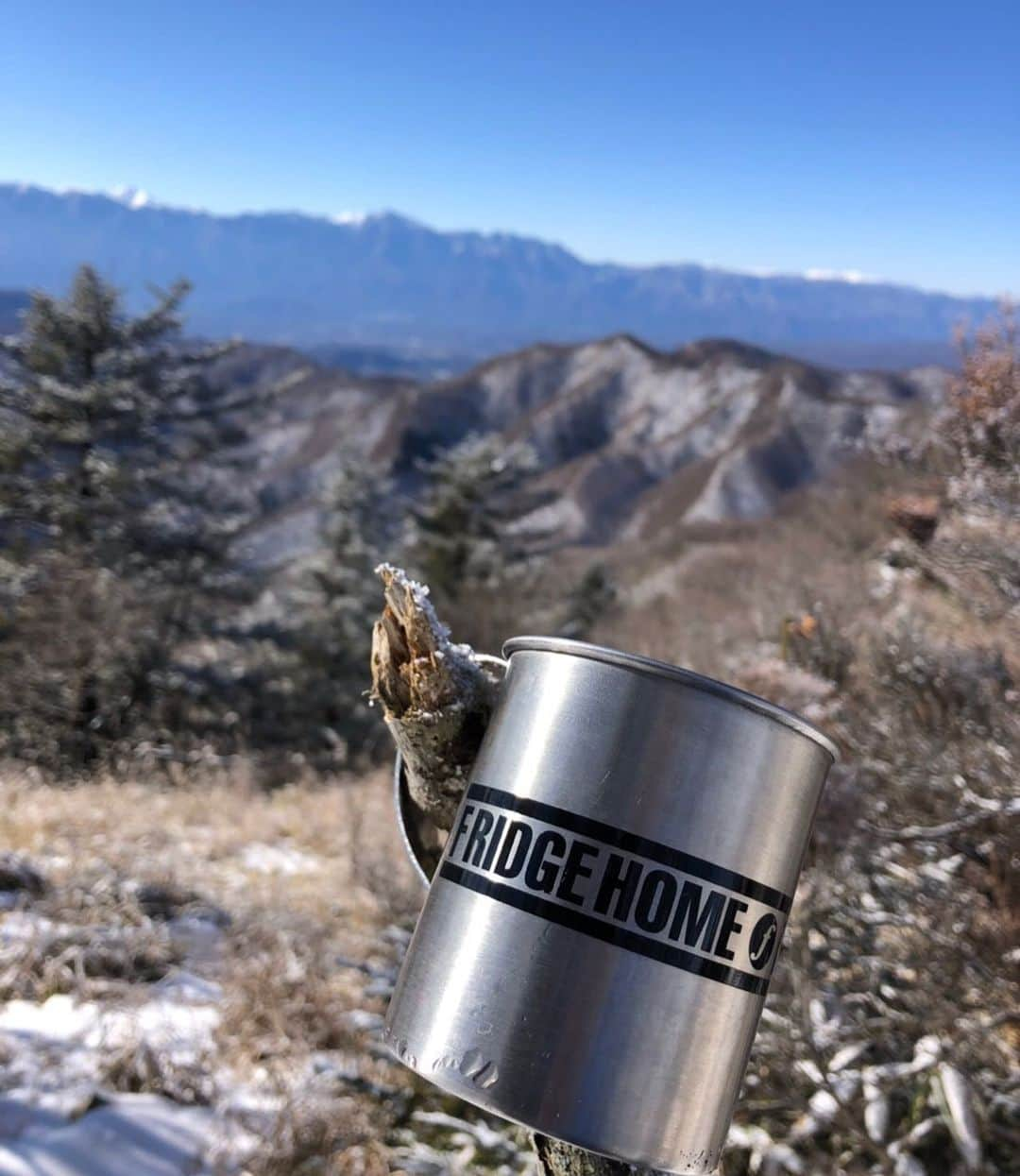 Fridge Homeさんのインスタグラム写真 - (Fridge HomeInstagram)「F登山部の山納め🥾⛰🍙 冬山は空気が澄んで気持ちいいです😊  #F登山部 #エフリッジホーム #部員募集中 #エフリッジマグカップ #山登り #雪山 #年末 #山納め2015」12月28日 16時46分 - fridge_home