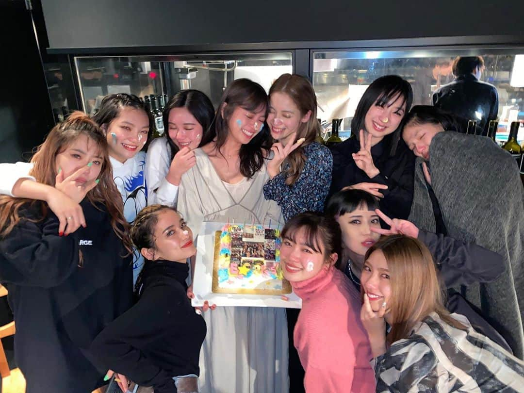 楓さんのインスタグラム写真 - (楓Instagram)「🌹E-girls 8th Anniversary🌹 泣いて笑って苦楽を共にした私たち。 多分とっても強いと思う。 そして最高の絆があるね。 いつもありがとう。 これからも大好きで大切なメンバーには変わりないよ☺️ スタッフさんも ファンの皆さんも 一緒に8周年を迎えてくれて ありがとう。  #egirls #8周年」12月28日 17時00分 - kaede_