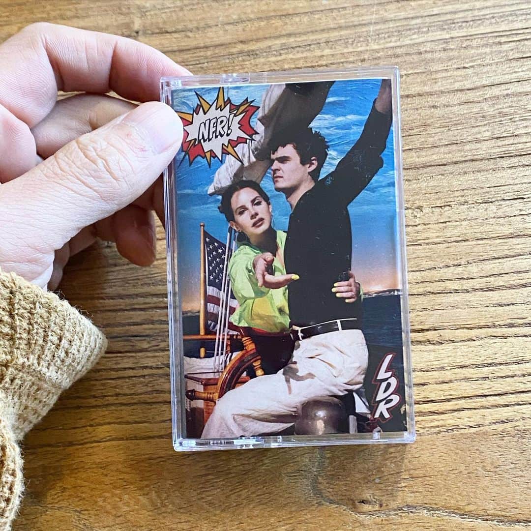 山田稔明さんのインスタグラム写真 - (山田稔明Instagram)「カセットテープで聴くラナ・デル・レイ。今年の後半はもうこればっかり聴いてた。 #買ったレコード #買ったレコード2019 #lanadelrey」12月28日 16時56分 - toshiakiyamada