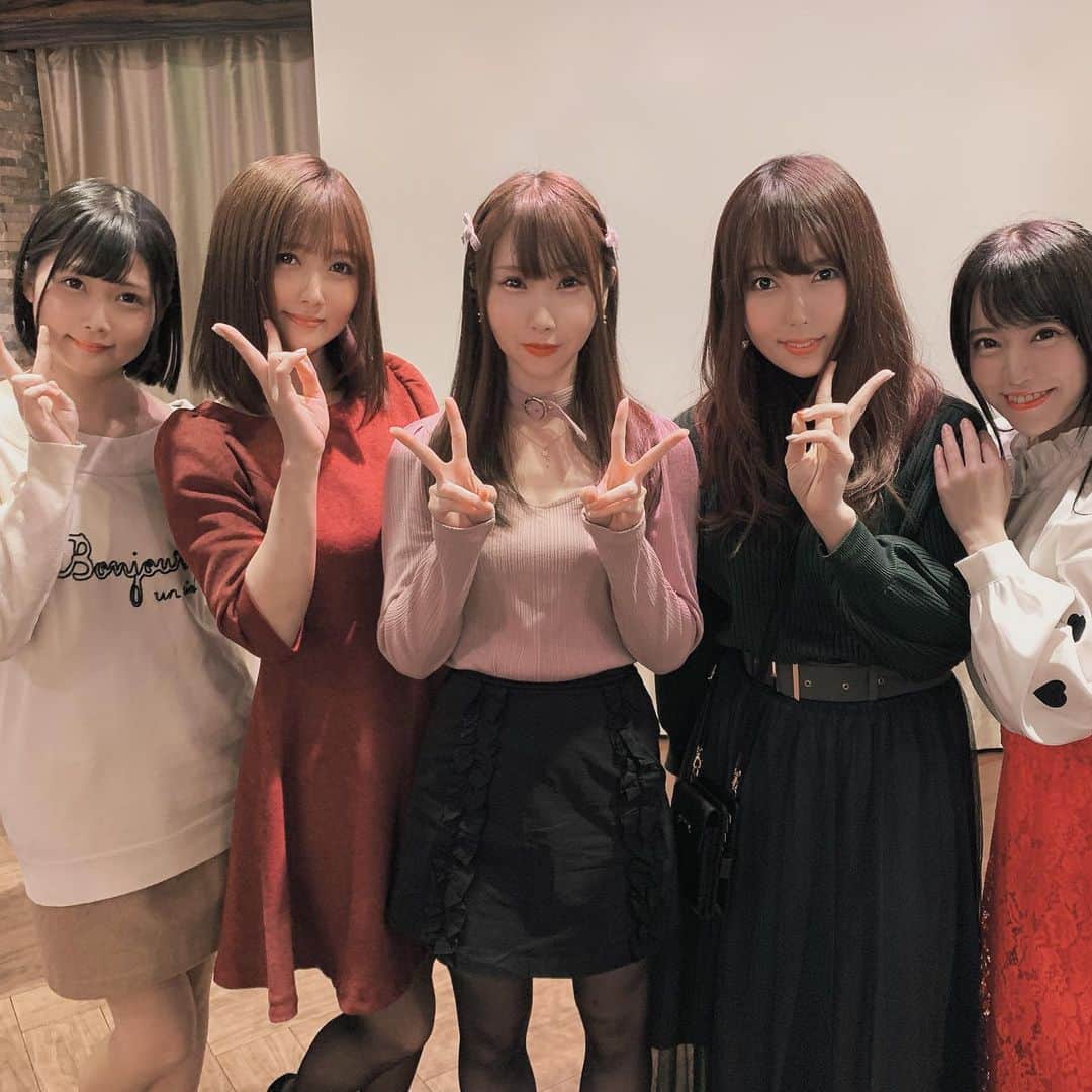 のインスタグラム：「STMさんの忘年会にお邪魔しました🥰 アイドルさん達も可愛かったし 芸人さん達すごい面白かったー！ 来年もよろしくお願いします😊 #japan #stm #忘年会 #thankyou」