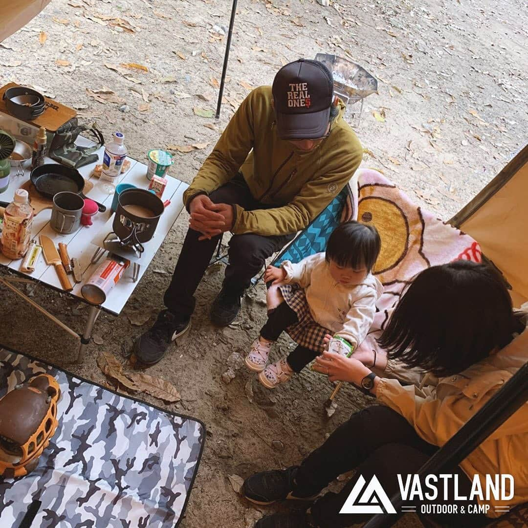 VASTLANDさんのインスタグラム写真 - (VASTLANDInstagram)「【VASTLAND×REPOST】 . .. @shin218d 様っ⛺️今回もVASTLAND製品だらけのお写真をありがとうございます🙇‍♂️💦 . .. ... 2019年はイベントやVASTLANDリポートで大変お世話になりました🙇‍♂️ . イベントでは至らない点も多々あったかと思いますが、反省を活かしましてっ！2020年はイベントに商品リリースに尽力して参りたいと思います🏕🔥 . それでは皆さま！よい年末をお過ごし下さいっ👍 . そしてよいお年を🦔✨ . .. Photo by  @shin218d 様 . .. VASTLAND公式アカウントでのリポスト希望の方は【#VASTLANDリポート】を付けてVASTLAND製品をご投稿ください！ . .. ・掲載ギア・ #アウトドアチェア #オクタゴンロ #ランタンスタンド #クッカーセット  #ledランタン . .. ▲▽掲載ギアはプロフィールのリンク（ @vastland.jp )もしくは、画像をタップしてチェック！▽▲ . .. ※コメントやDMに返信できない場合がございますので、製品やサポートに関するお問い合わせは、弊社問い合わせフォームからよろしくお願いします。 . .. #VASTLAND #ヴァストランド #ハリネズミ #はりねずみ #エイニー #キャンプ #秋キャンプ  #camp #camping #キャンプギア #キャンプ道具 #キャンプ用品 #ソロキャンプ #デイキャンプ #ファミリーキャンプ #ファミキャン #グルキャン #ソロキャン #オートキャンプ #キャンプ女子 #キャンプ初心者 #キャンパー #アウトドア #アウトドア用品」12月28日 17時03分 - vastland.jp