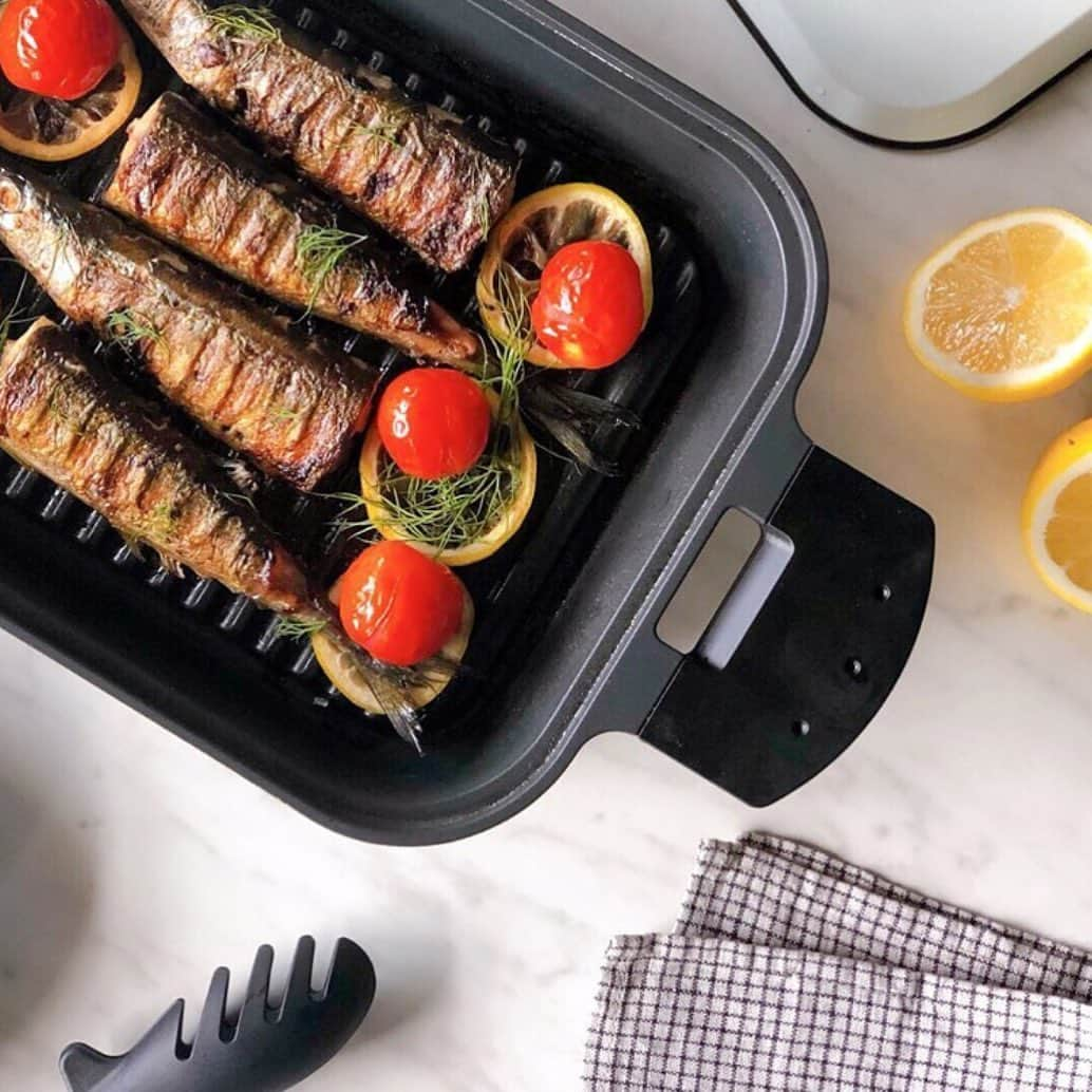 UchiCookさんのインスタグラム写真 - (UchiCookInstagram)「Our signature product, the Steam + Grill makes meals more delicious! Each dish can be steamed with water, making it fluffy and juicy. 😋 Used with the Lockable Tongs in black. Perfectly fits the style of the Steam + Grill!  Get your Steam + Grill and Lockable Tongs today at www.uchicook.com ♨️ - - - - #uchicook #steamgrill #stainlesssteel #kitchenware #cookware #homechef #homecooked #foodie #instagood #goodeats #kitchendesign」12月28日 8時20分 - uchicook