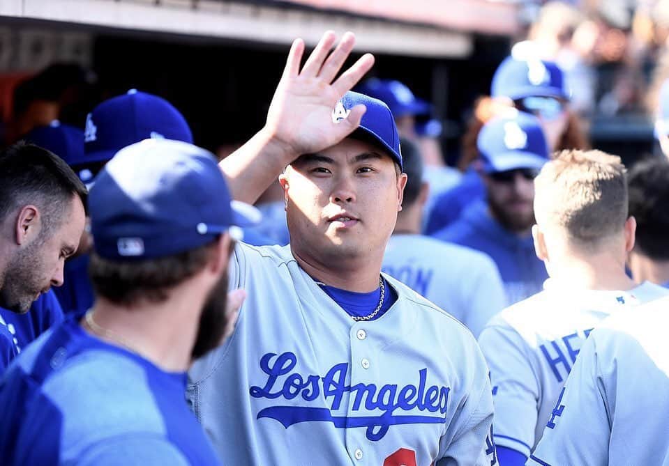 柳賢振のインスタグラム：「Dodgers fans, Thank you for great 7 years supporting me. I had a wonderful time during those years. I will keep those moments in my heart.  Happy New Year! #dodgers」