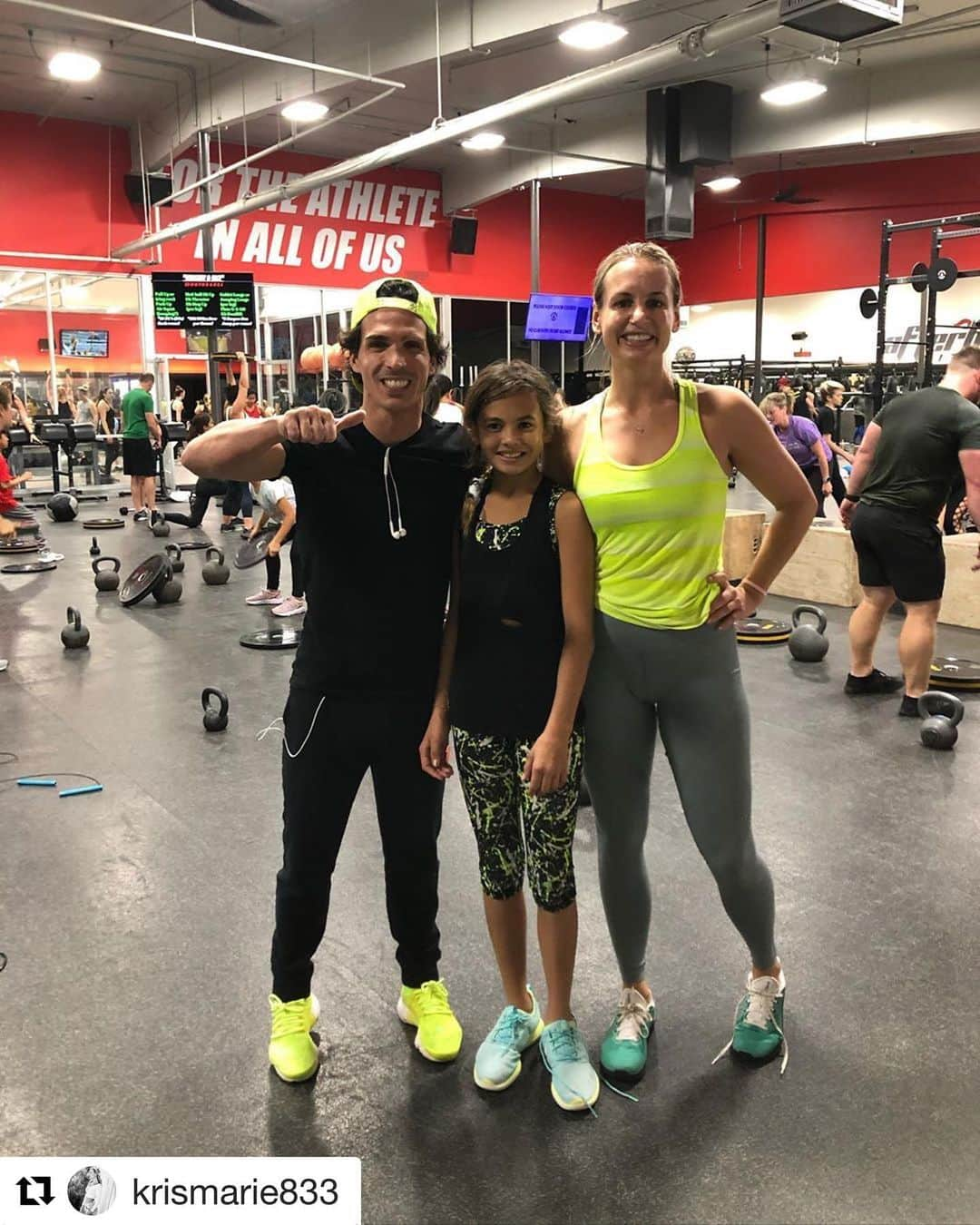 トニ・エリアスさんのインスタグラム写真 - (トニ・エリアスInstagram)「#Repost @krismarie833 ・・・ Family workout at @afterburnfitness! Such a fun morning!!!! #familyworkout #gymbuddies #health #fitness #family #love #strong #motivation #funtimes #manhattanbeach #afterburnfitness」12月28日 9時07分 - tonielias24