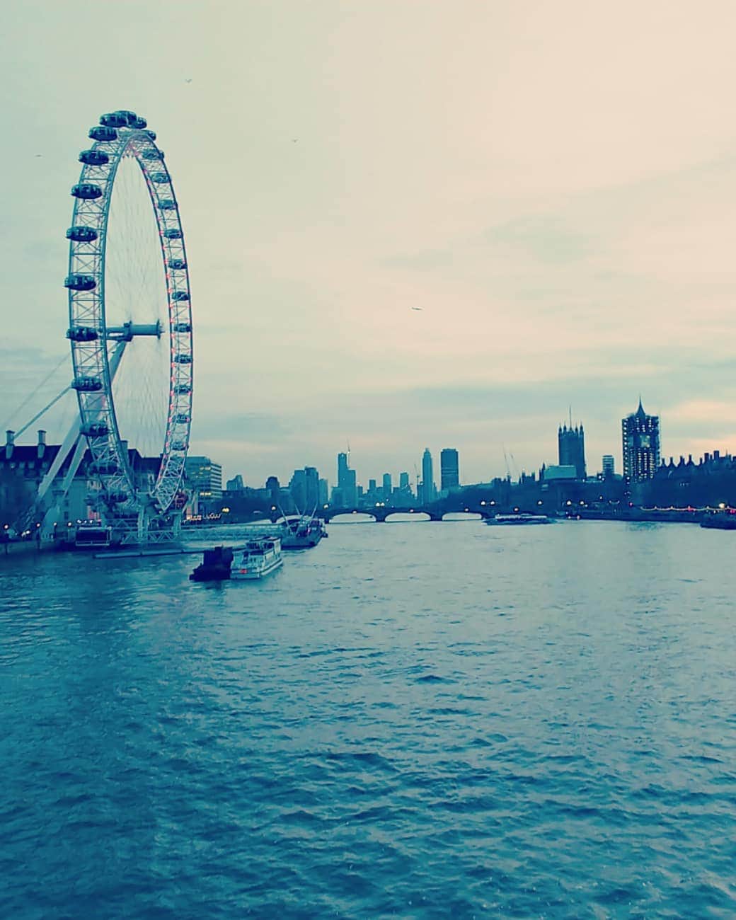 麻生祥一郎さんのインスタグラム写真 - (麻生祥一郎Instagram)「数日前から義弟ファミリーを訪ねてロンドンに来てます。7年ぶりかぁ♪」12月28日 9時16分 - acyo1970