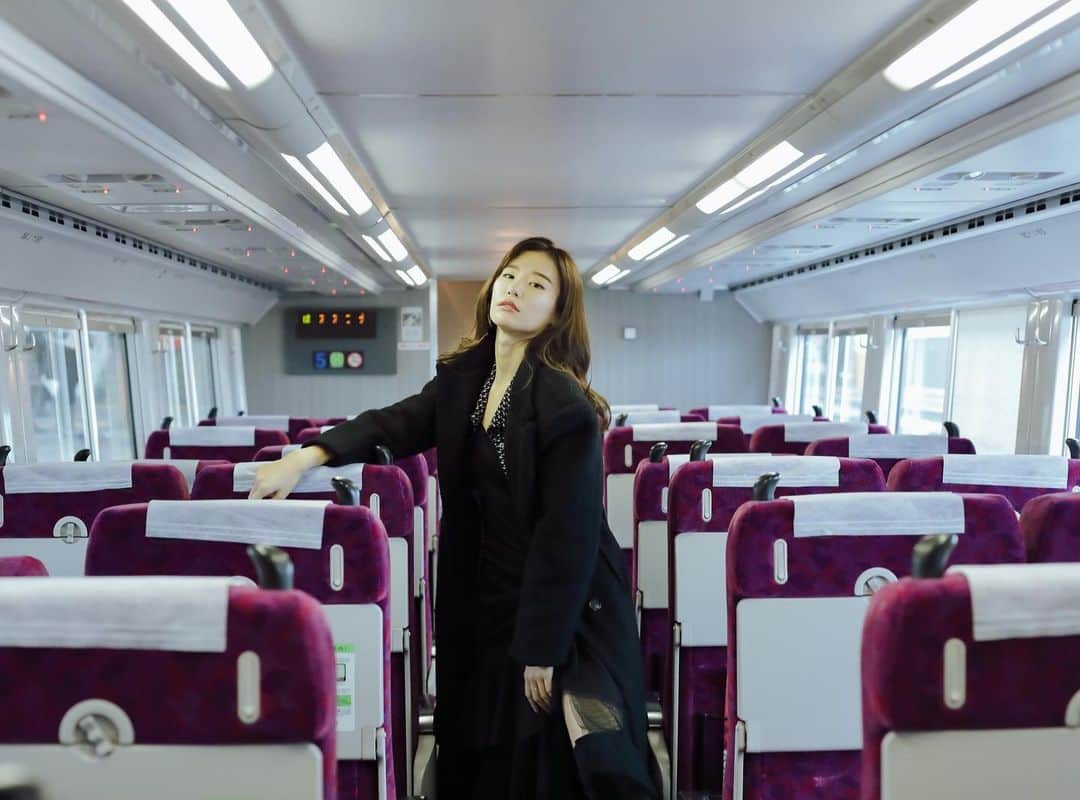 小山桃さんのインスタグラム写真 - (小山桃Instagram)「Good morning🚃  #電車  #train #training  #japanese #japan_photo」12月28日 9時28分 - momoko_pu