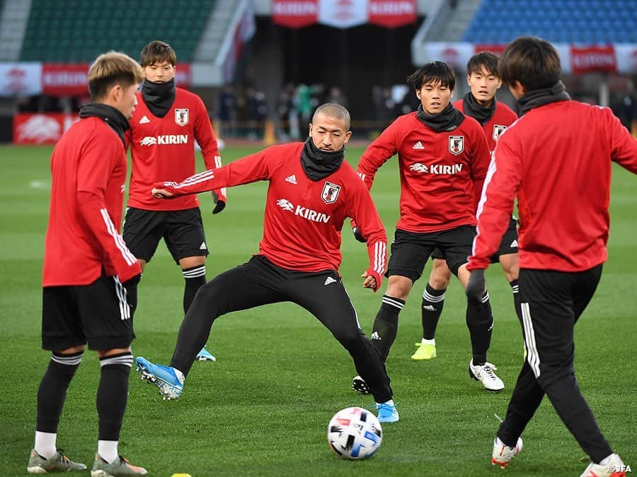 日本サッカー協会さんのインスタグラム写真 - (日本サッカー協会Instagram)「📸#U22日本代表 森保一監督は12月27日(金)、翌日に控えるキリンチャレンジカップ2019 U-22ジャマイカ代表戦を前に、試合会場となるトランスコスモススタジアム長崎で公式会見に臨みました。 ・ 「明日のキリンチャレンジカップ2019は、選手たちには良い準備をしてもらい、そこから今持っている最高のパフォーマンスを最大限に出してもらいたいと思っています。国内でやる難しさ、またプレッシャーもかかってくると思いますが、いい意味でそれを力に変えられるように、スタジアムで応援してくれる方々、メディアを通して応援してくれる方々に喜んでいただけるように戦います。」 ・ 🏆キリンチャレンジカップ2019 🇯🇵U-22日本代表 🆚U-22ジャマイカ代表🇯🇲 📅12/28(土) 19:20KO/16:20 開場(予定) 📍トランスコスモススタジアム長崎 📺日本テレビ系 ※チケットは完売しました 👉大会情報はJFA.jpへ ・ #daihyo #キリチャレの日」12月28日 9時44分 - japanfootballassociation