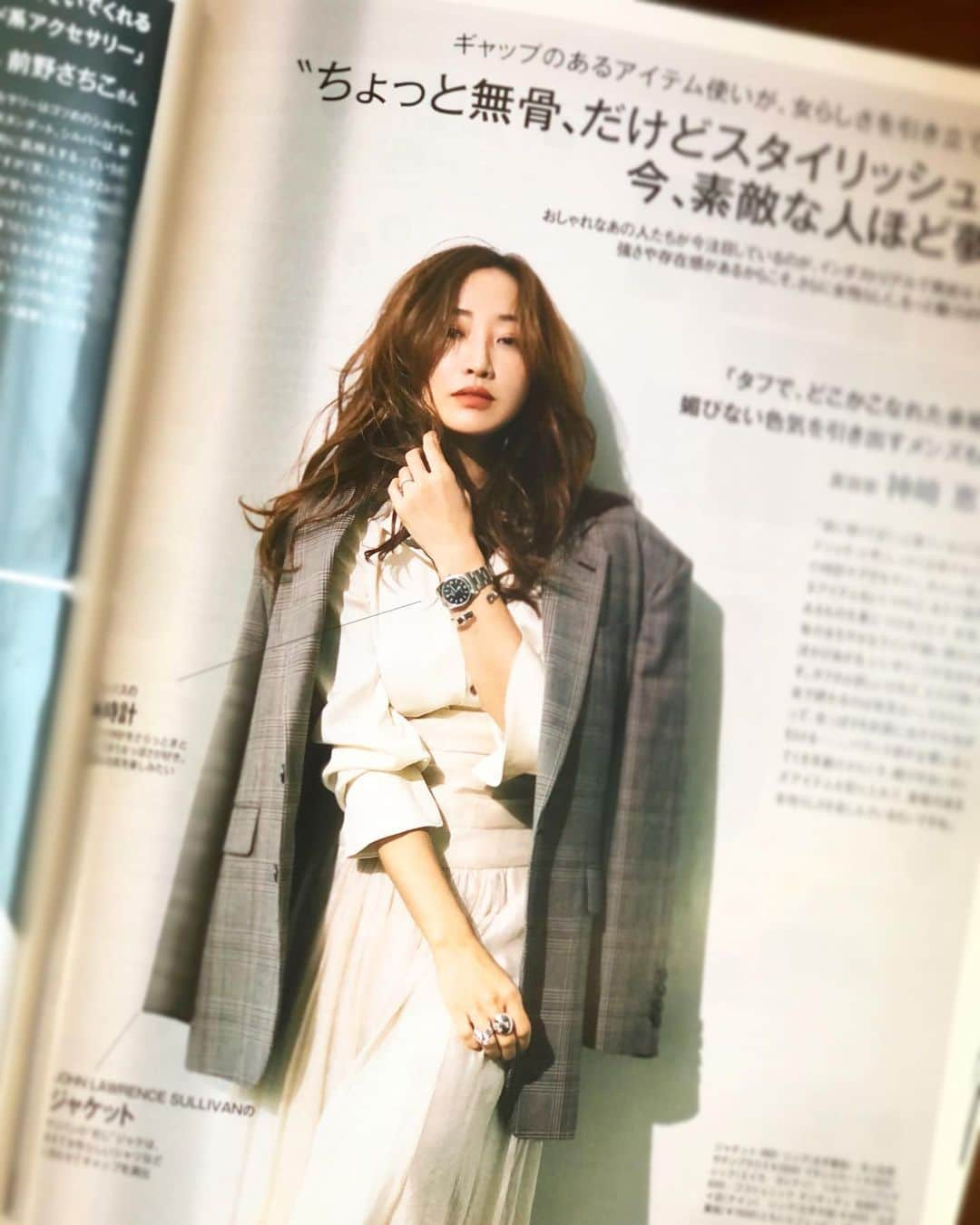 神崎恵さんのインスタグラム写真 - (神崎恵Instagram)「発売中の　『BAILA』１月号。 私物での撮影。 とても気分なテーマです。 自分の中の「今の気分」を楽しんでいます。 #BAILA #バイラ」12月28日 10時17分 - megumi_kanzaki