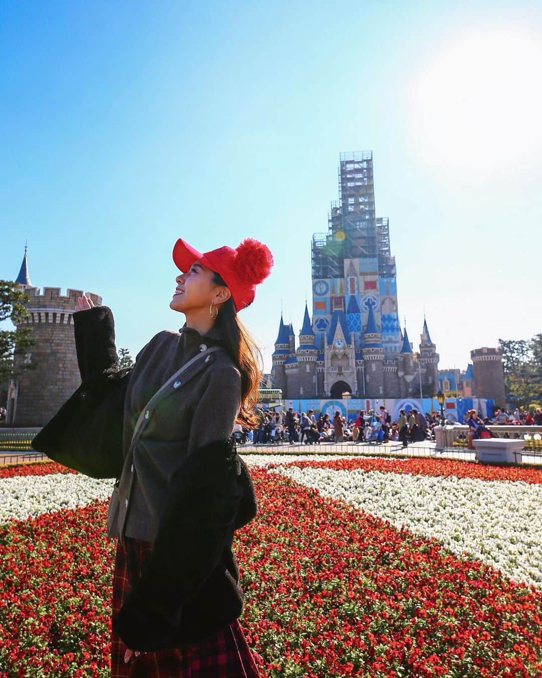 若尾綾香さんのインスタグラム写真 - (若尾綾香Instagram)「☆ 🎄Christmas Disney🐭💕 今年は暖冬ですね。 . . #Disney#TDL#Christmas#🐭🏰」12月28日 10時21分 - ayaka_wakao