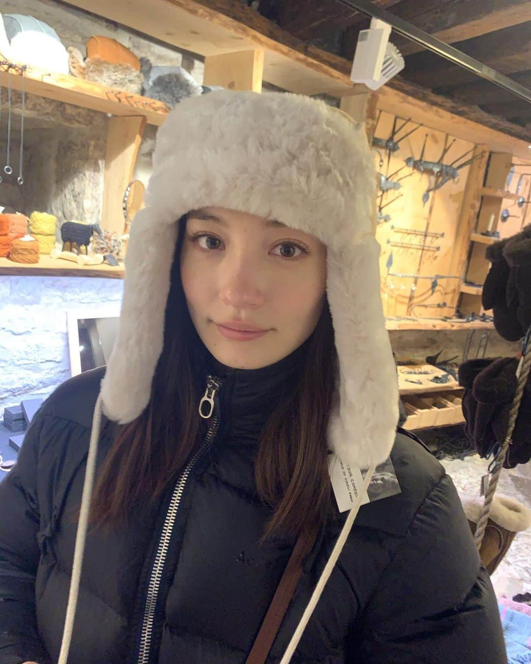 山神アリシアさんのインスタグラム写真 - (山神アリシアInstagram)「もふもふちゃんをエストニアでget👌. . . . #estonia #hat #travel #winter #エストニア #帽子 #冬」12月28日 10時22分 - aliciayamagami