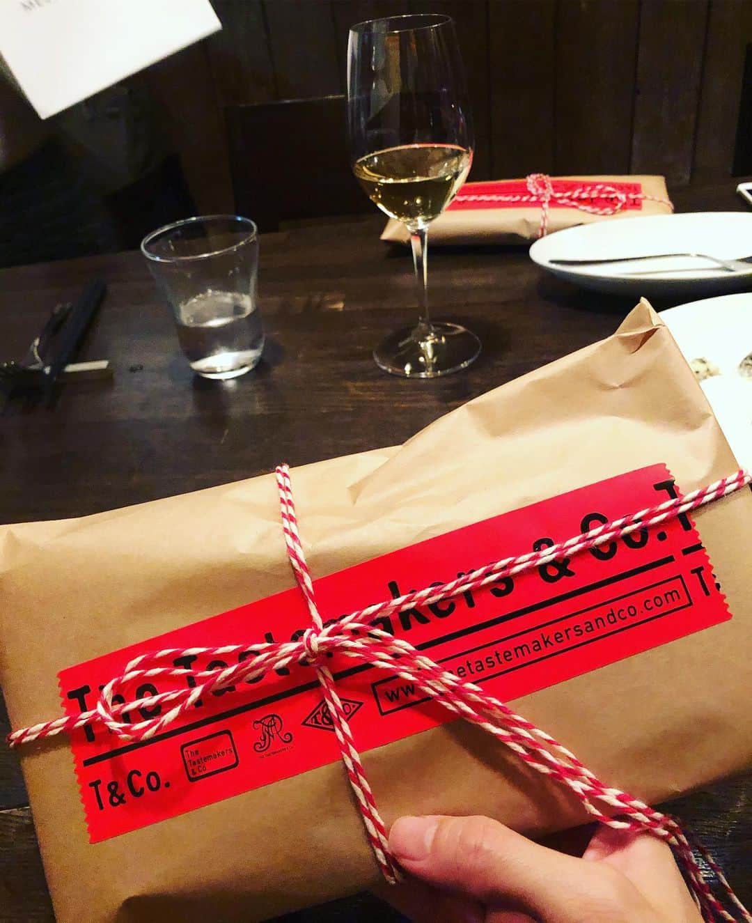 八木早希さんのインスタグラム写真 - (八木早希Instagram)「女子会で頂いたクリスマスギフト🎁センスの良い一品をさらりと贈る女性に憧れます🌹#gift」12月28日 10時54分 - sakiyagi
