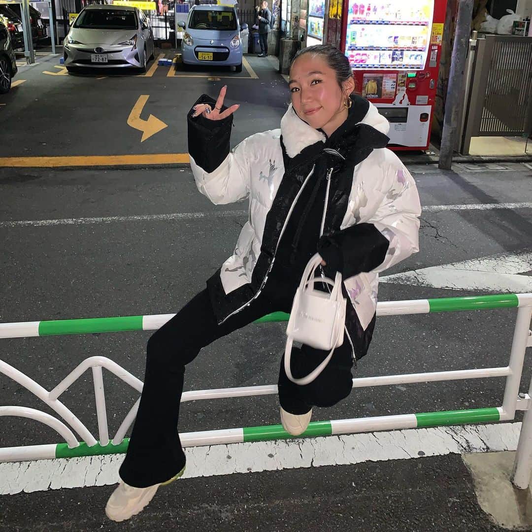 UlalaGirlのインスタグラム：「Vegan jacket so warm 🌱」