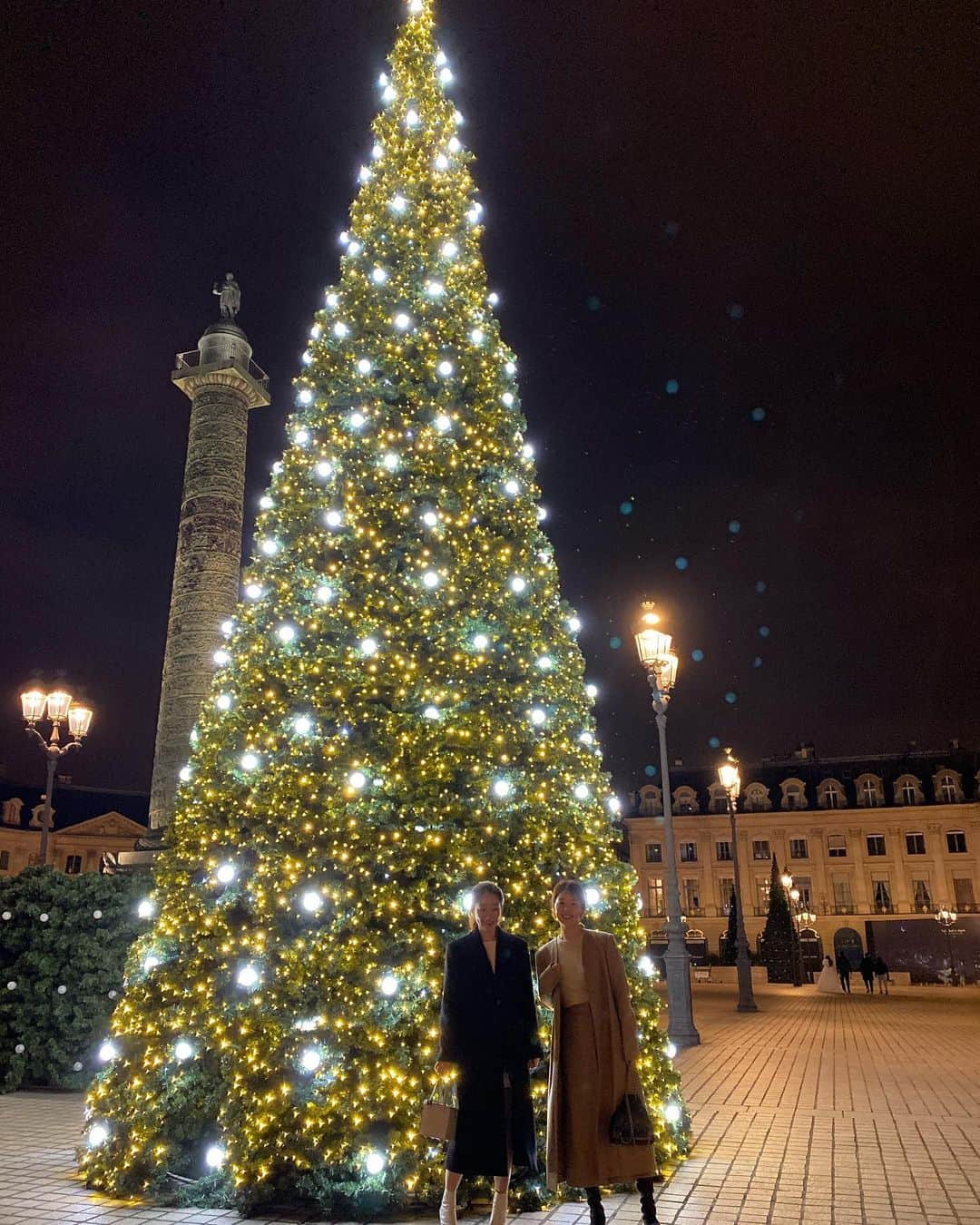 ハン・ジヘさんのインスタグラム写真 - (ハン・ジヘInstagram)「메리 크리스마스 보내셨어요? 🥳 연말 마무리 잘 하시고 새해엔 복 많이 받으시는 한 해 되시길 응원할게요!  #hemingwaybarparis #paris」12月28日 11時12分 - jh_han