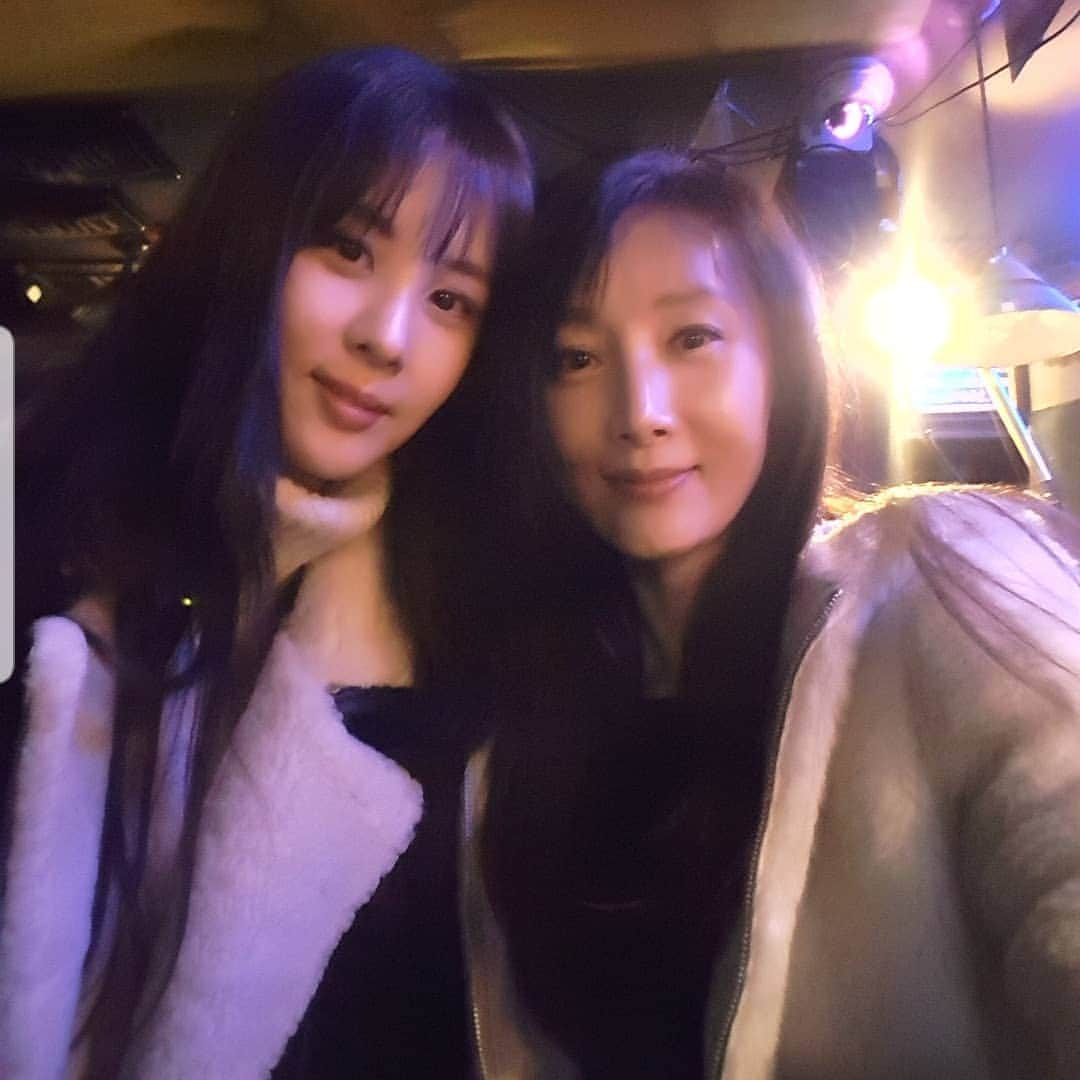 ト・ジウォンさんのインスタグラム写真 - (ト・ジウォンInstagram)「#도지원 #dojiwon #나무액터스#namooactors #송년회 #서현#첫만남#비슷한생각 .. ㅎㅎ #2차자리#우린#쥬스 파~🥃🍹 #이준기#에너지짱#만나면즐거운~😁 #만나서반가웠어 ~💭👧👩👦💕 #thankyou #goodluck🍀」12月28日 11時24分 - anna.dojiwon