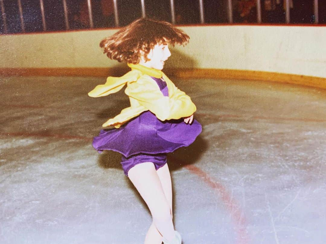 リサ・エデルシュタインさんのインスタグラム写真 - (リサ・エデルシュタインInstagram)「Happy winter to all! -fashion sewn by the talented mother @edelsteinbonnie #flashbackfriday #iceskating #figureskating #winterwonderland」12月28日 11時39分 - lisaedelstein