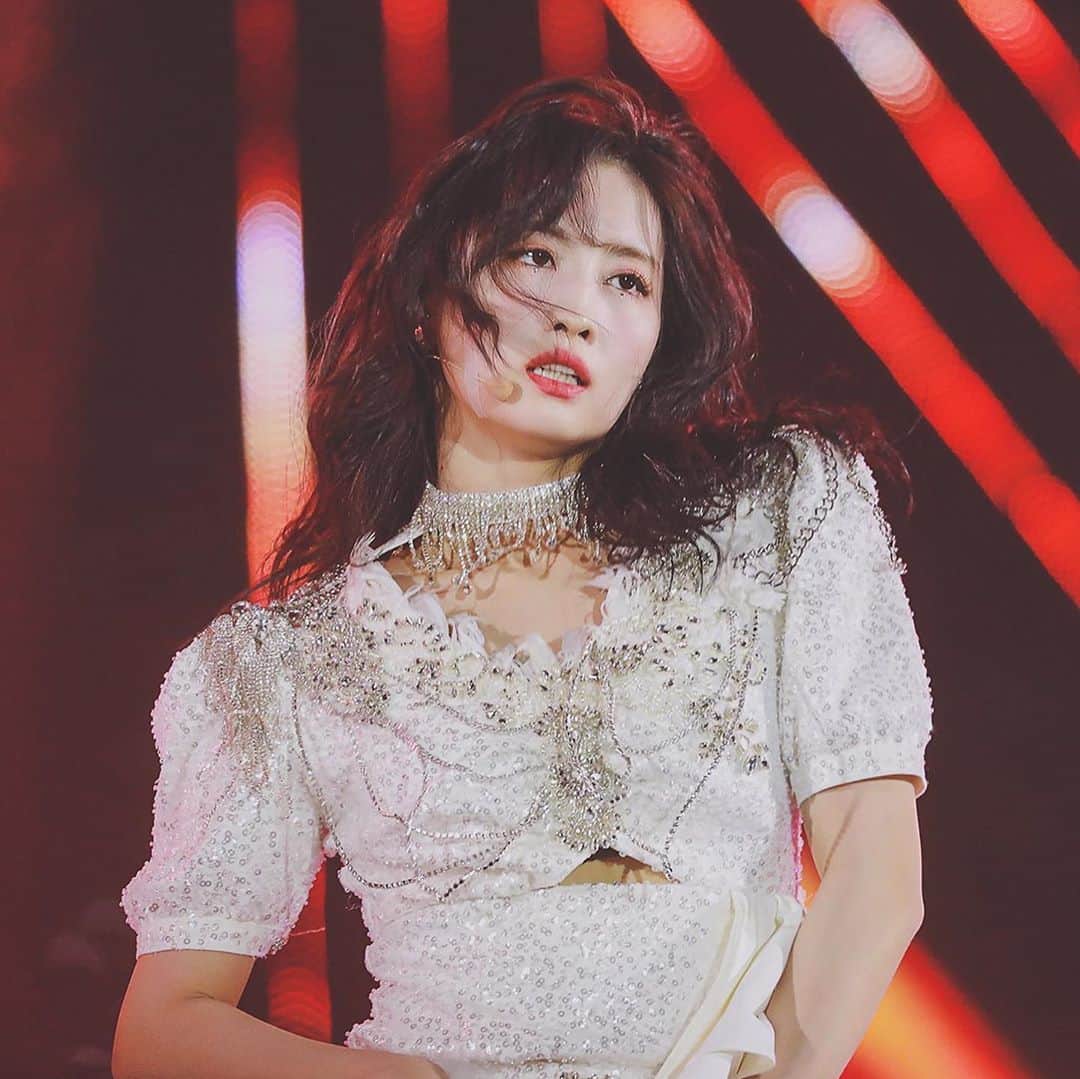 のインスタグラム：「♡ [Fantaken] 191227 - 2019 KBS Gayo Daechukje -  #MOMO #트와이스 #모모 #平井もも #もも #TWICE ©️ _h1109m_」