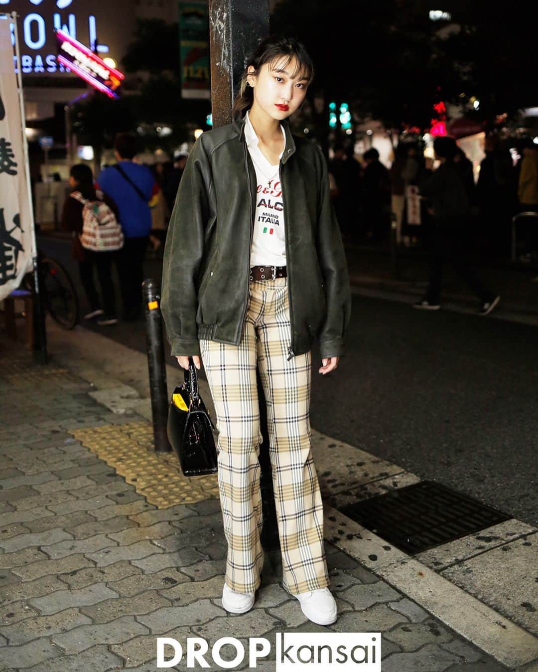 Droptokyoさんのインスタグラム写真 - (DroptokyoInstagram)「KANSAI STREET STYLES @drop_kansai  #streetstyle#droptokyo#kansai#osaka#japan#streetscene#streetfashion#streetwear#streetculture#fashion#関西#大阪#ストリートファッション#fashion#コーディネート#tokyofashion#japanfashion Photography: @abeasamidesu」12月28日 12時02分 - drop_tokyo