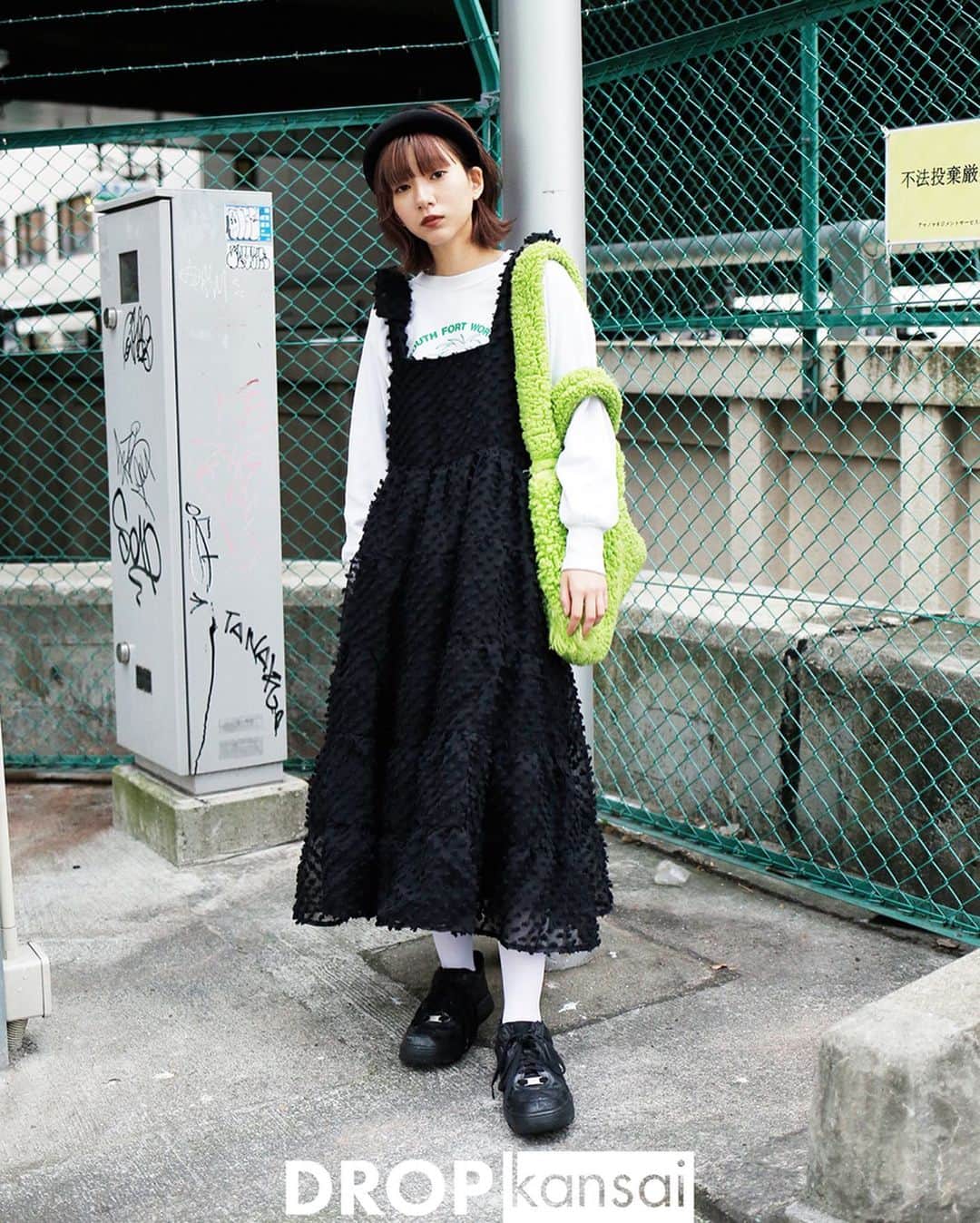 Droptokyoさんのインスタグラム写真 - (DroptokyoInstagram)「KANSAI STREET STYLES @drop_kansai  #streetstyle#droptokyo#kansai#osaka#japan#streetscene#streetfashion#streetwear#streetculture#fashion#関西#大阪#ストリートファッション#fashion#コーディネート#tokyofashion#japanfashion Photography: @abeasamidesu」12月28日 12時02分 - drop_tokyo