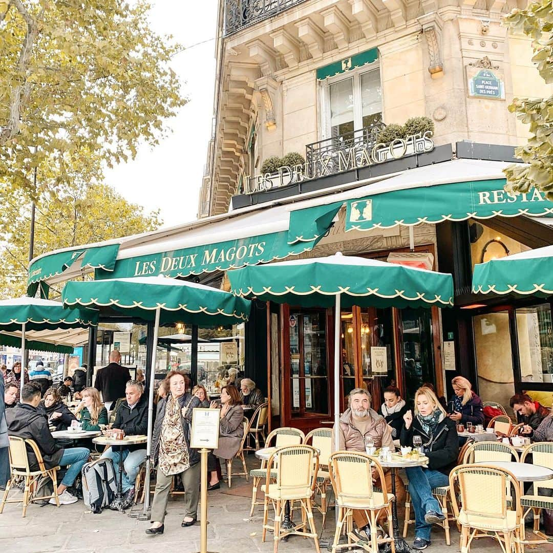 駄原杏里沙さんのインスタグラム写真 - (駄原杏里沙Instagram)「＊ 📍LES DEUX MAGOTS ・ ・ パリで最も有名なカフェの一つ あのピカソも訪れた "ドゥ マゴカフェ"☕️🍰 日本にも渋谷に店舗があって人気みたい✨ ・ ・ この隣の#louisvuitton に行きたくて 帰るギリギリに行ったからカフェに 行けなかったけど VUITTONでtomaに出会って 楽しかったなぁ🥺💓 日本語ペラペラで 最後の最後まで色々調べてくれて 優しかった🥺また会いたい😛 ・ #paris#france#france🇫🇷#eiffeltower  #eiffeltowerlights#travel#tabijyo  #camera#instatravel#instagood #ドゥマゴパリ#カフェ#パリカフェ #アフタヌーンティー#ランチ#有名カフェ#渋谷 #パリ#フランス#パリ旅行  #女子旅#カメラ女子#タビジョ #いいね#いいね返し#フォロミー」12月28日 12時04分 - arisadahara_bl8m