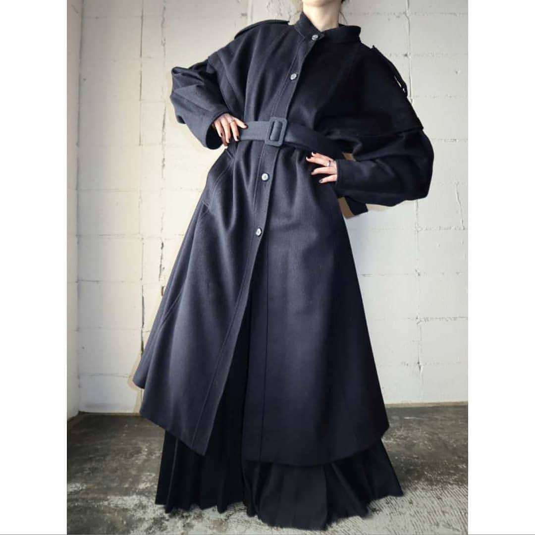 吉祥寺 古着屋 Orfeoのインスタグラム：「Vintage Stand Collar Coat  #orfeo #kichijoji #tokyo #vintage #used #fashion #coordinate #outfit  掲載商品のお問い合わせはメールにて承っております。コメント、DMでのお問い合わせは受け付けておりませんのでご了承ください。  年末年始の営業時間  2019/12/28  11:00～19:00 2019/12/29～2020/1/2  お休み 2020/1/3  11:00～20:00 2020/1/4～  通常営業」