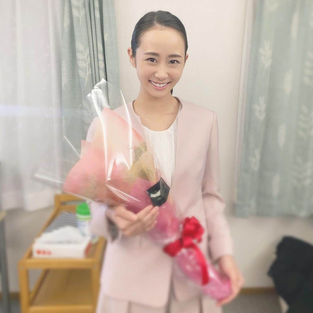 筒井萌子のインスタグラム：「* リリーフさんの撮影の時に頂いた花束💐 お花ってすごく嬉しい◡̈⋆ありがとうございます♪ とっても楽しい現場でした✨ ・ #筒井萌子 #女優 #actress #モデル #model #岡山  #shooting #instagood #instalike #converse #撮影 #followme #instalike #ゴルフ #ゴルフ女子 #ゴルフコーデ #골프 #좋아요반사 #リリーフ　#遺品整理」