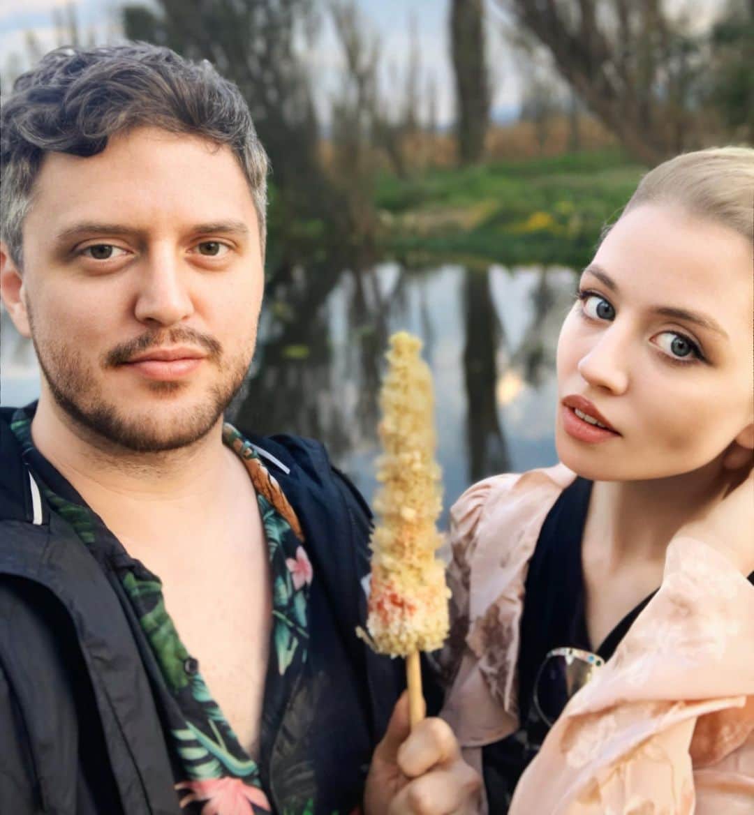 アリソン・ハーバードのインスタグラム：「happy birthday to my love and this corn ❤️ @jeremyburke」