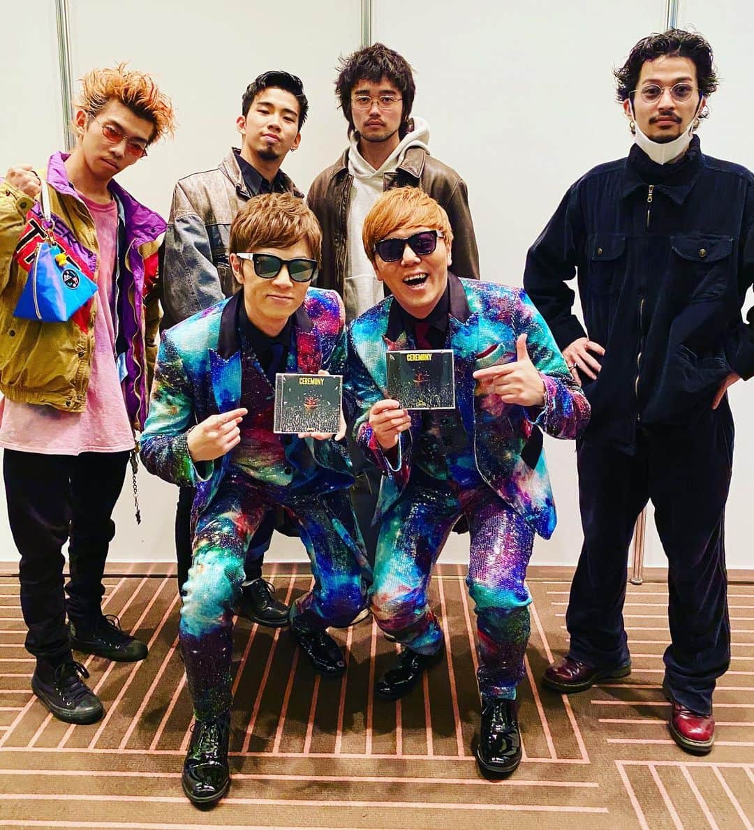 HIKAKINのインスタグラム：「Mステ楽屋はKING GNUさんの隣でした😎✨新しいアルバム頂きました💿🎉 #Mステ #KingGnu #ヒカキン #セイキン」