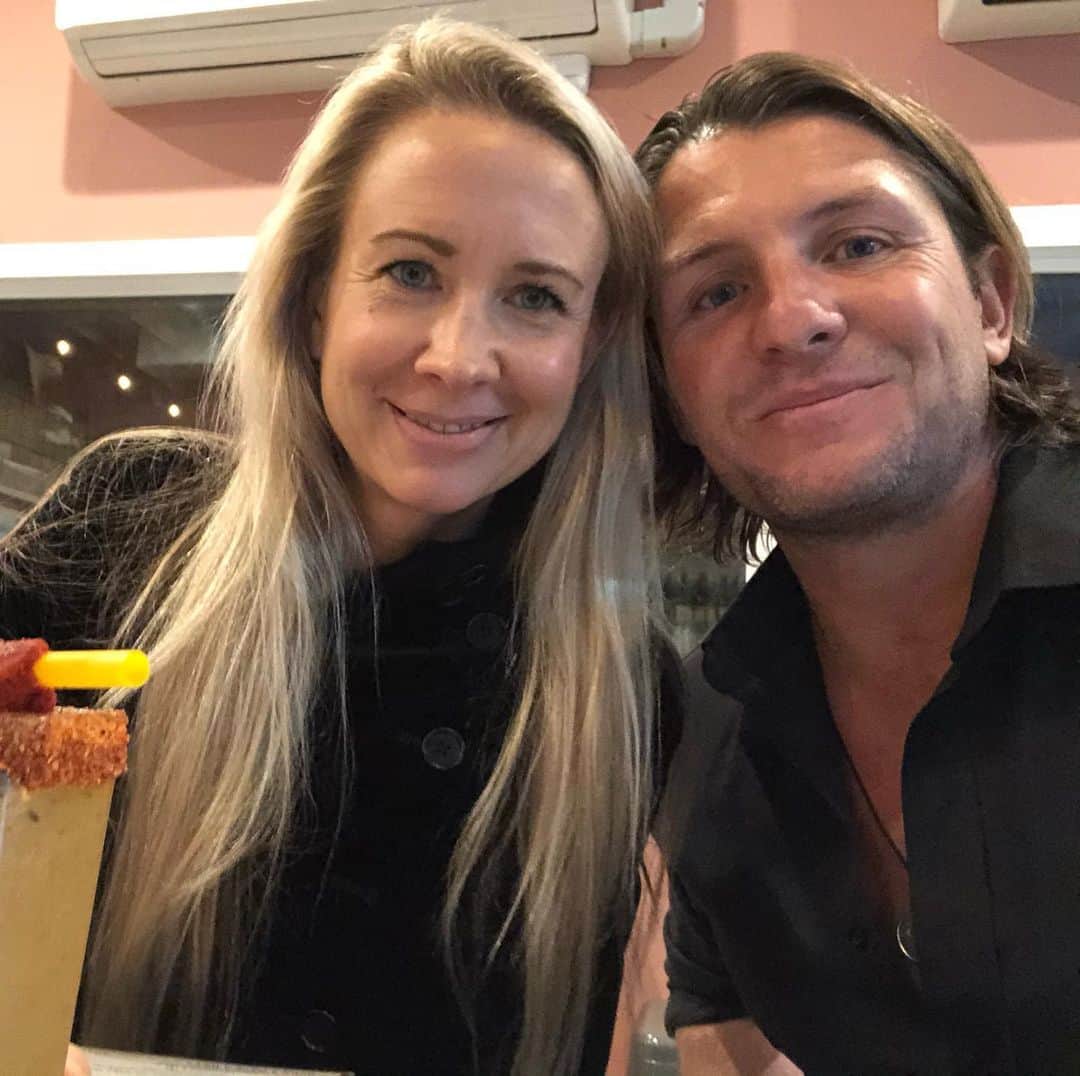 のインスタグラム：「20 years together and 10 years married! My love best friend and the boss! Can’t wait for another 10! #happy anniversary」