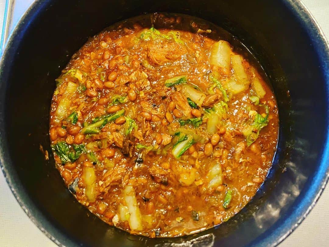 NAOTOさんのインスタグラム写真 - (NAOTOInstagram)「お昼ごはんは久しぶりに自作カレー。🍛 和を感じたかったのか、サバ缶納豆白菜で。 しかし方向は完全に南インドでした。 うちにあったスパイスが少し鮮度が低く、香りが弱かったこともあったけど、その割には美味しく出来ました。😊 #カレー情報局 #30分ごはん」12月28日 12時39分 - naoto_poper