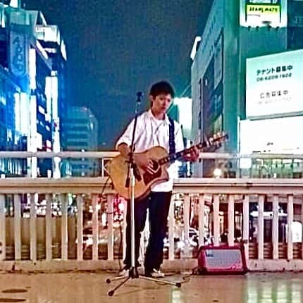 尼丁隆吉さんのインスタグラム写真 - (尼丁隆吉Instagram)「16歳。初路上ライブの 写真が出てきました。 #天王寺 #旧歩道橋」12月28日 12時51分 - ryukichiamacho
