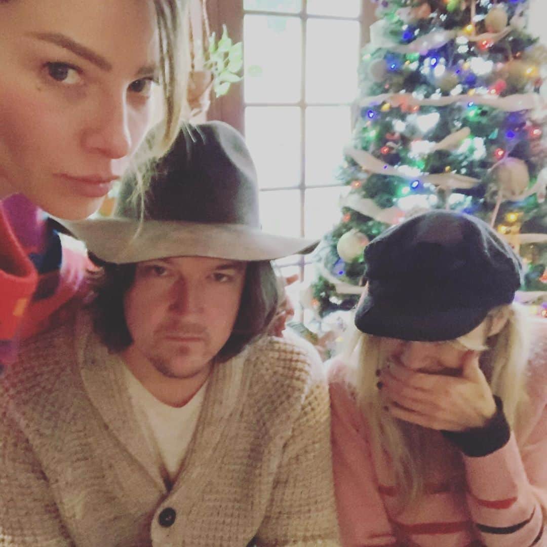 ローレン・ジャーマンのインスタグラム：「Maybe the 20th Christmas with these dorks」