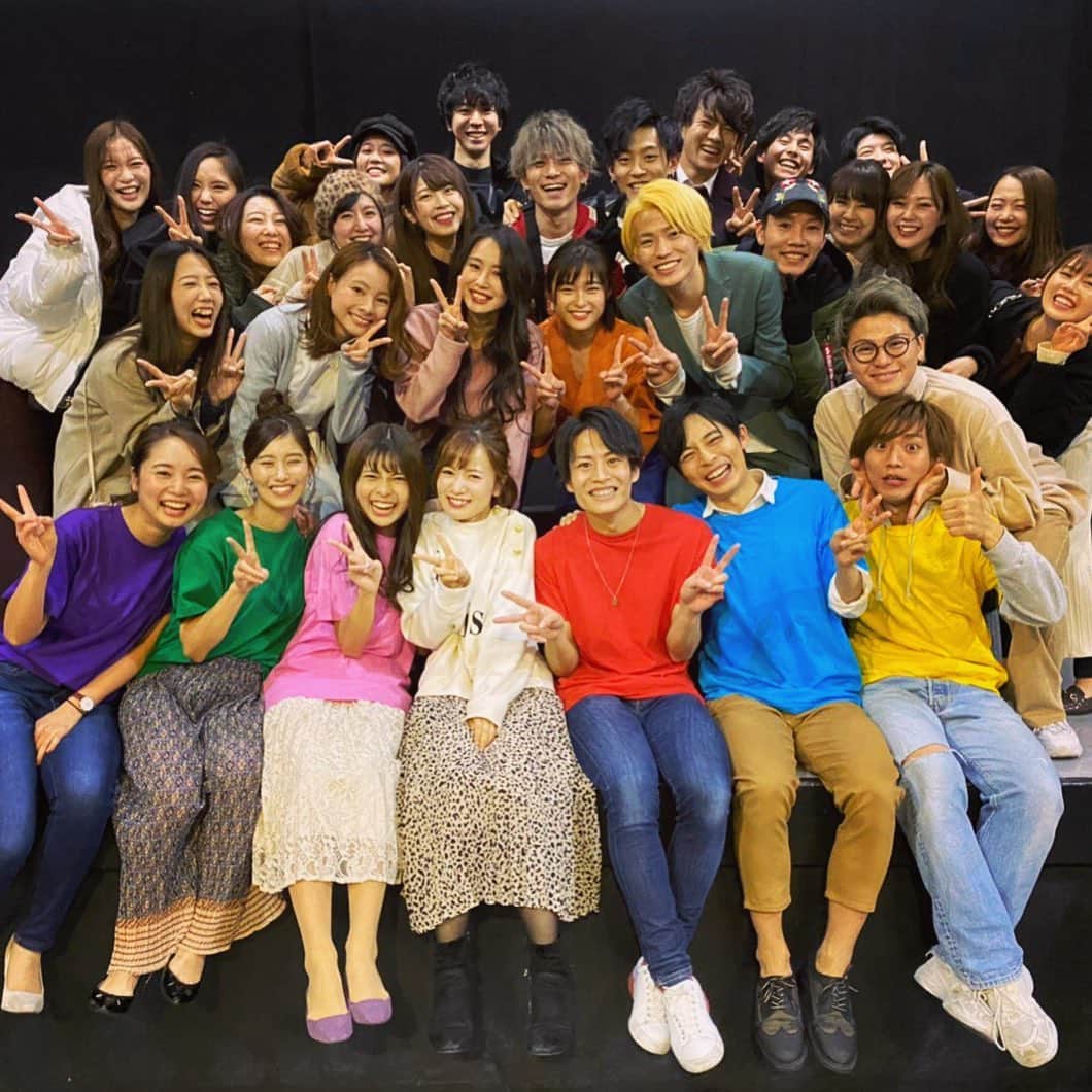 のインスタグラム：「12/27,12/28劇団MONA 「タカラモノ」にお越しくださった みなさま、ありがとうございました♡  タカラモノを観劇して 演者の凄さを改めて感じたのと、 それと同時に 自分の人生についても考えさせられました🤔  1番大切なことは、 1番大切なことを1番大切にすることである。  Stephen Coveyさんの 名言を改めて思い出したんですよね😀  簡単に聞こえるけど、実はかなり難しいこと。  それでも私は、 目の前のことに追われて終わる人生よりも 自分のしたいことを追い続けて終える人生にしたいなぁ、と思ったのでした🌸  素敵な舞台をありがとう🎁  ーーーーーーーーーーーーーー  宣伝🌸  Line@(ID):@bkj4113l  Twitterアカウント:@nna1317  SHOW ROOM:はまD部屋  MONA🌈:@mona_magazine  劇団MONA:@gekidan_mona  MONA映画: @jodame_movie」