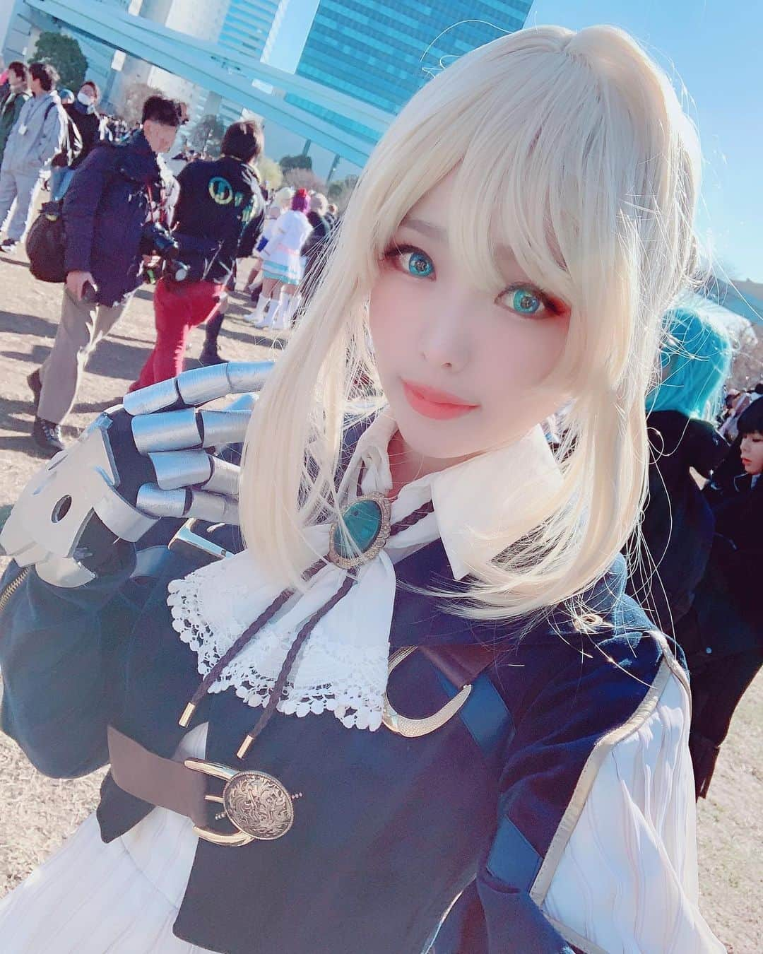 Elyさんのインスタグラム写真 - (ElyInstagram)「Comiket 97 Day-1,cosplay Violet Evergarden today! 防災公園に着きました！ 今日はヴァイオレット」12月28日 13時06分 - eeelyeee