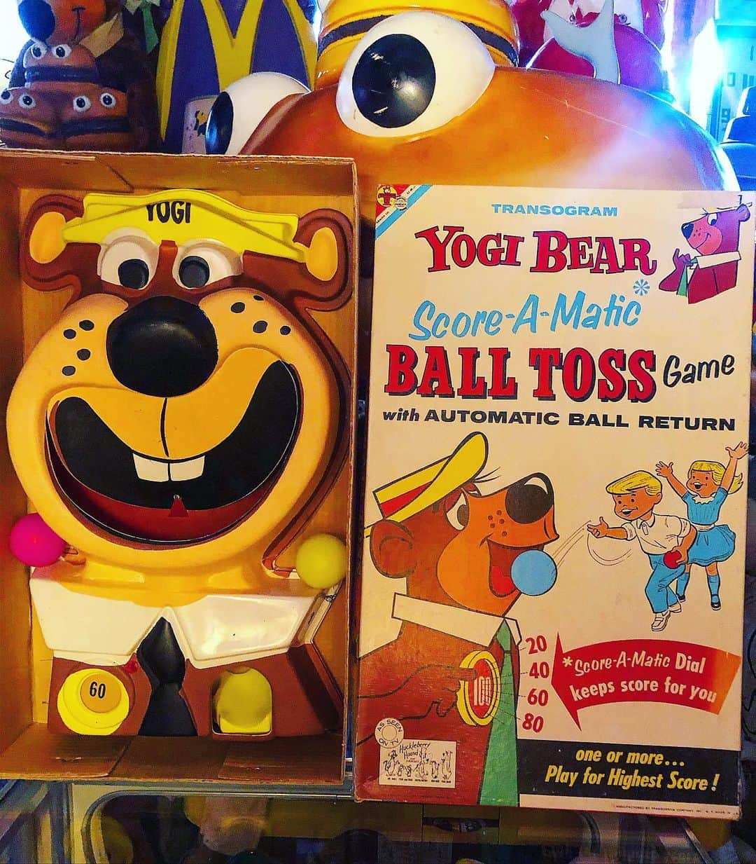 大川知英さんのインスタグラム写真 - (大川知英Instagram)「60's TRANSOGRAM Yogi Bear  Score-A-Matic Ball Toss Game🐻 お正月は羽子板の代わりにこれやろう👮🏼‍♂️🤡 #yogibear#transogram#balltossgame #60s#vintage#羽子板の代わり#箱好き #amecajiboys #takatsubase#ametoy #アメトイ部キャプテン」12月28日 13時10分 - zupposi_swamp