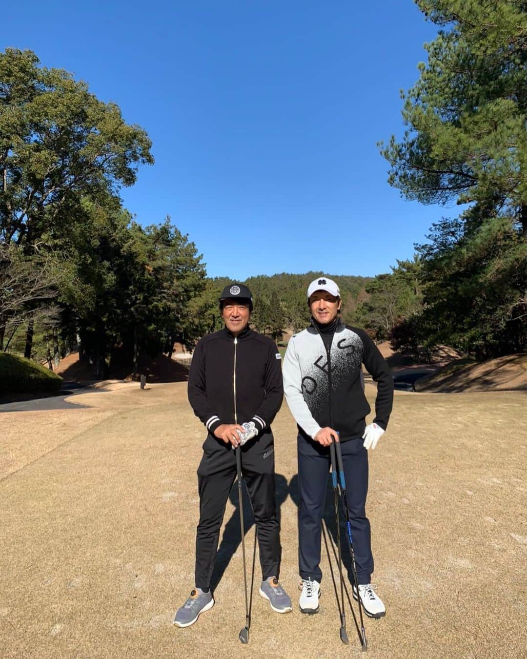 黒岩唯一さんのインスタグラム写真 - (黒岩唯一Instagram)「仲良しGOLF！！ 打ち納め？ 最高の天気！！ #golf  #fun」12月28日 13時28分 - tadakazukuroiwa