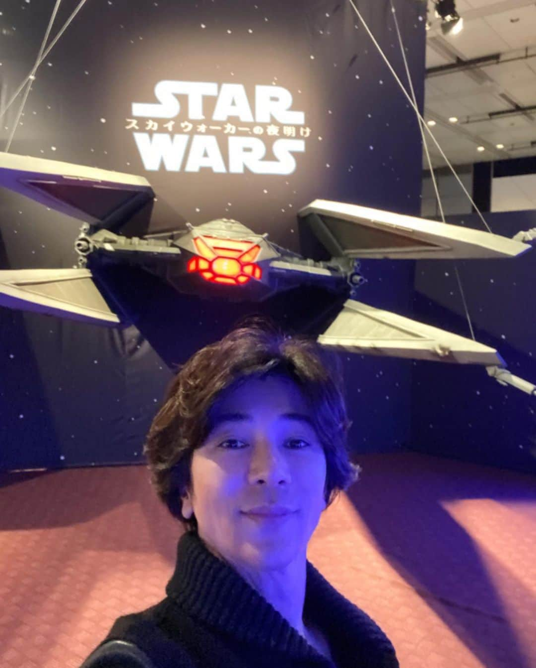 武田真治さんのインスタグラム写真 - (武田真治Instagram)「2019.12.27.やっと行けた！『最後のスターウォーズ展』💫　僕がデザインさせて頂いた#カイロレン のマスクも展示されてました(//∇//) R2-D2やC-3PO、BB-8 と記念撮影もできてサイコーです🌟　29日、明日まで‼️ #スターウォーズ　#STARWARS #武田真治」12月28日 13時38分 - shinji.takeda