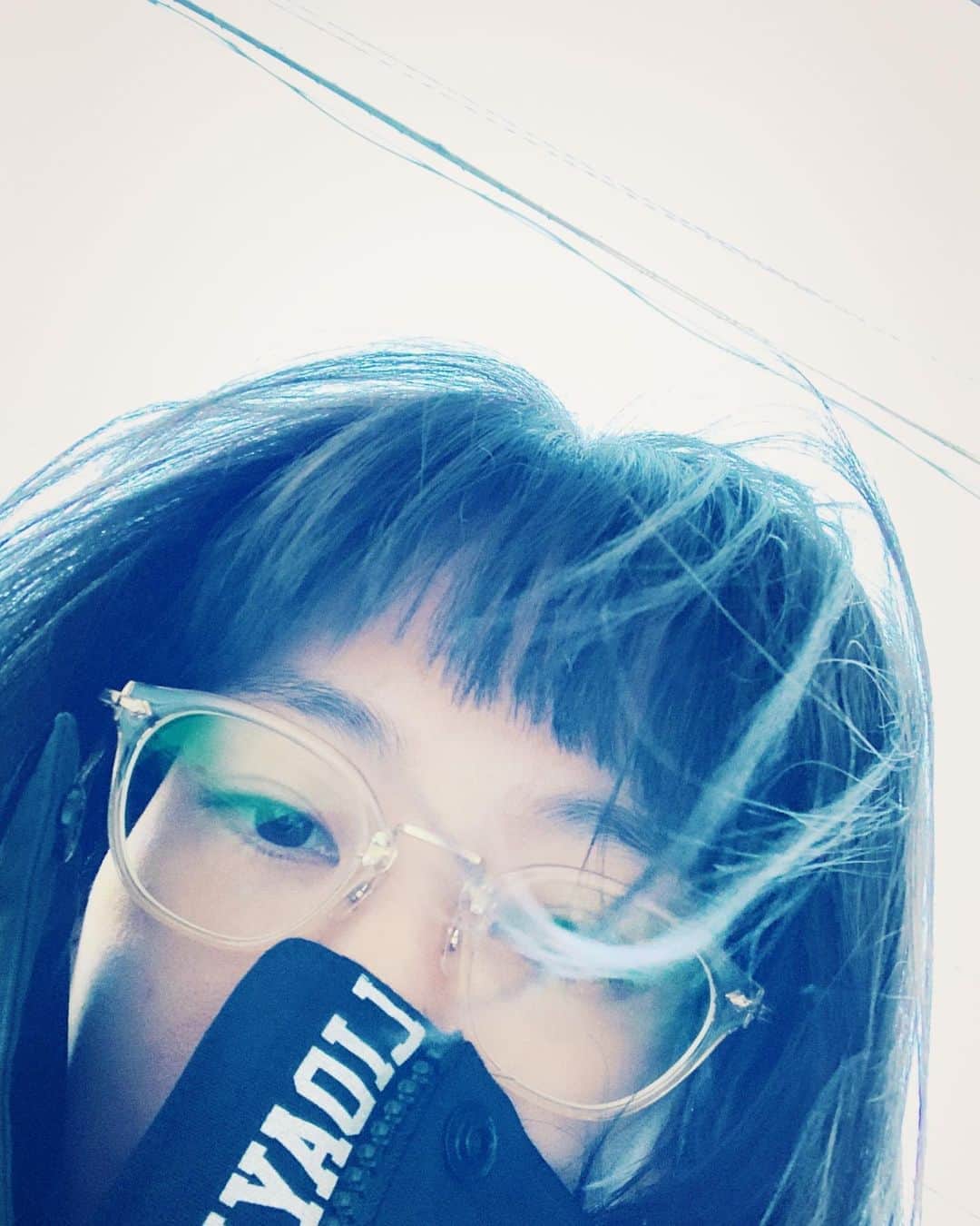 水川あさみのインスタグラム：「快晴。 美容院帰り。 年が変わるよ〜というこの年末の慌ただしい感じは毎年なんだか嫌いじゃないです。バタバタ忙しいけど。笑  2019年は環境や心境に大きな変化があり、とにかく充実した良き年でした。  今年も一年ありがとうございました。 良いお年をお迎えくださいまし🙇🏻‍♀️」